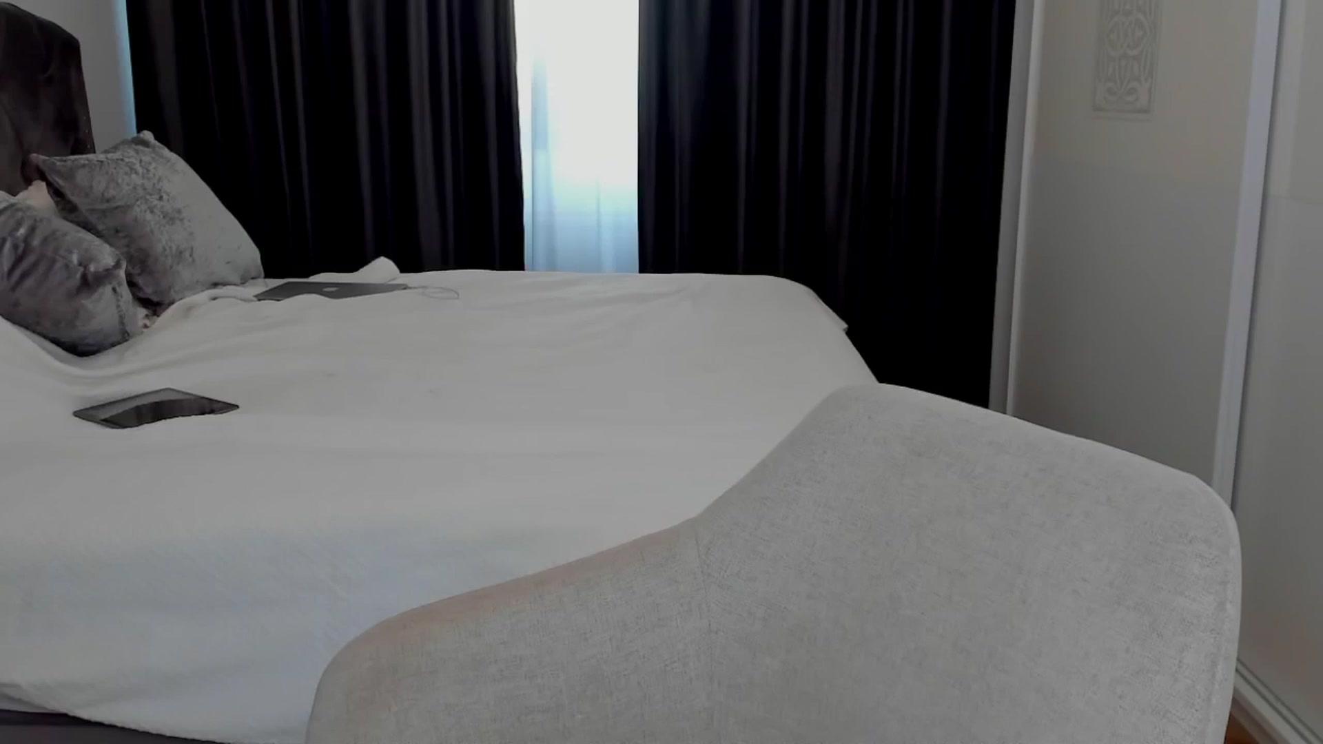 Gallery image thumbnail from LenaLiveNow's myfreecams stream on, 08/17/2025, 11:32 image 6 of 20
