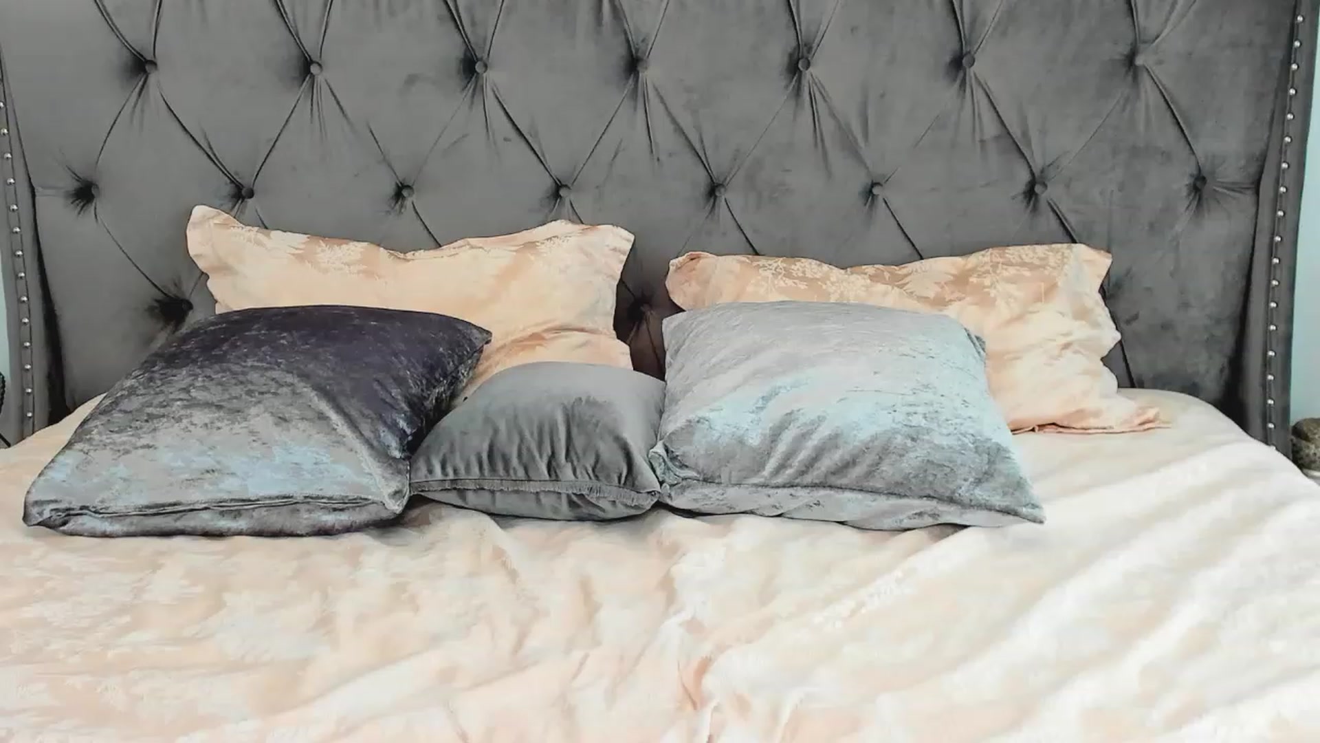 Gallery image thumbnail from LenaLively's myfreecams stream on, 09/10/2023, 11:43 image 10 of 20