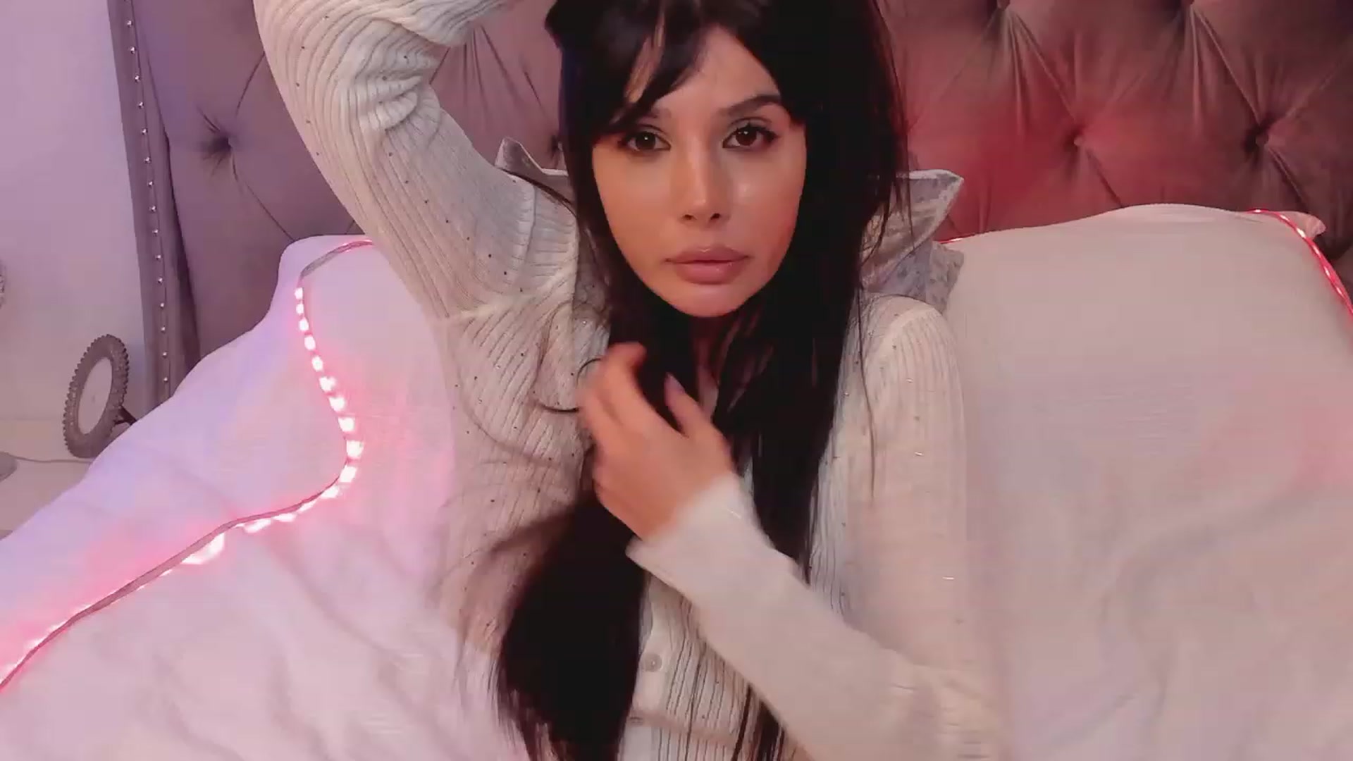 Gallery image thumbnail from LenaLively's myfreecams stream on, 11/22/2023, 21:56 image 17 of 20