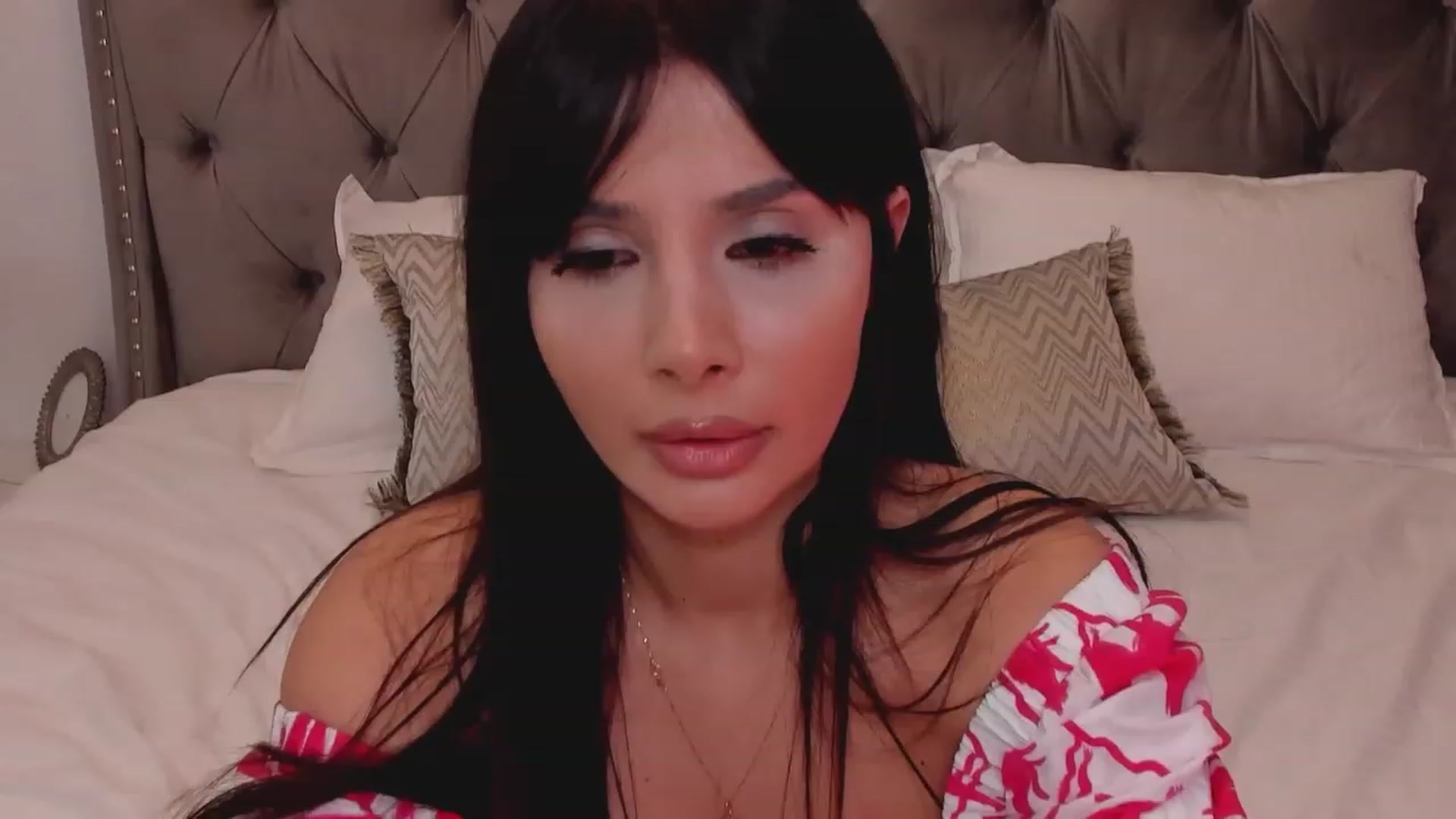 Gallery image thumbnail from LenaLively's myfreecams stream on, 12/04/2023, 19:29 image 4 of 20