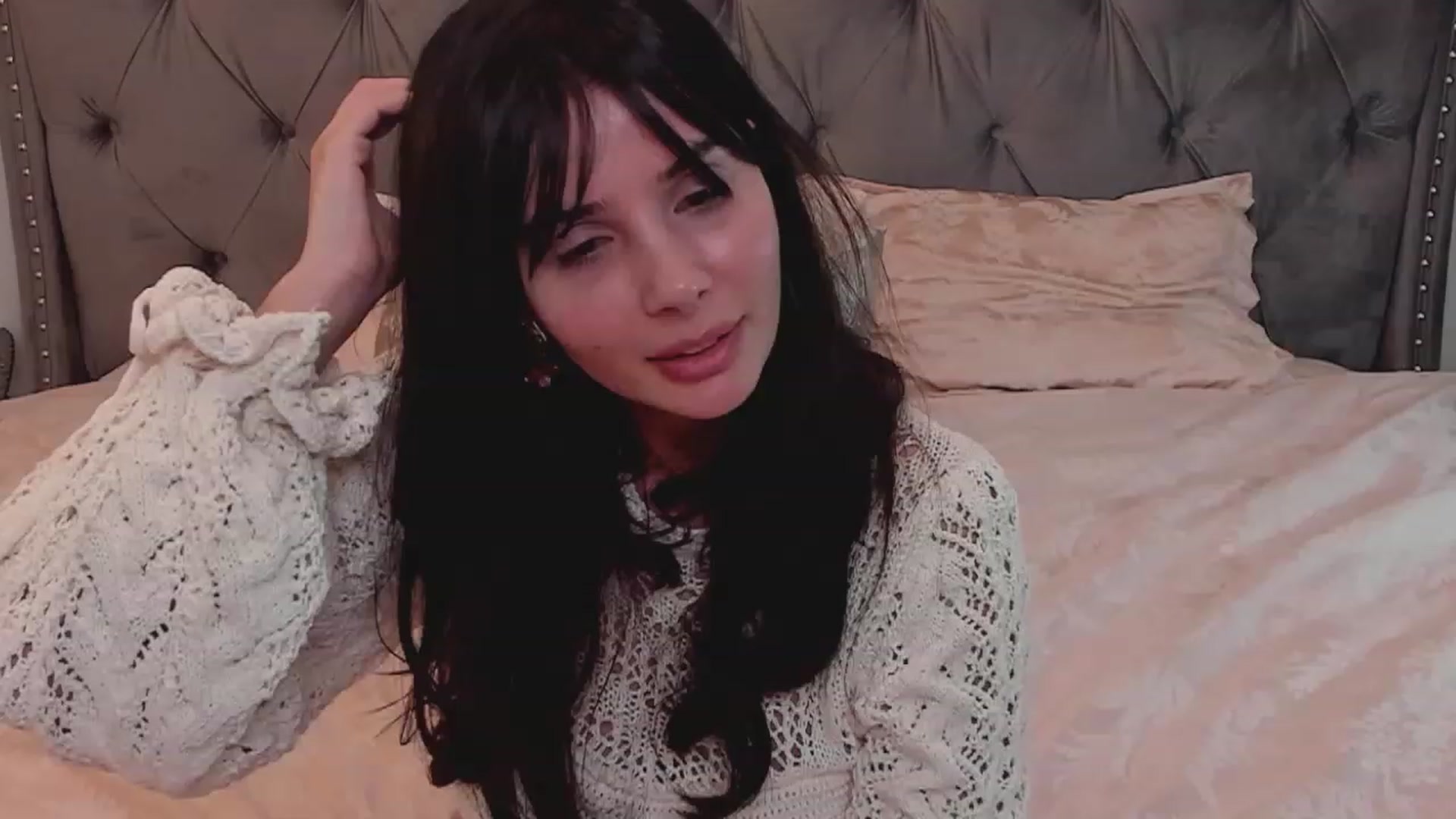 Gallery image thumbnail from LenaLively's myfreecams stream on, 12/24/2023, 23:30 image 2 of 20
