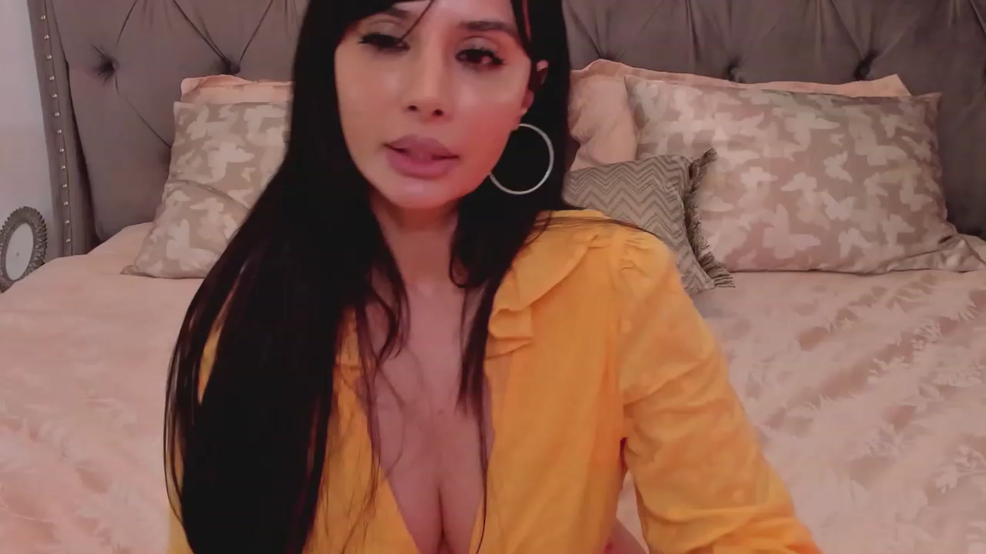 Gallery image thumbnail from LenaLively's myfreecams stream on, 01/05/2024, 20:43 image 16 of 20