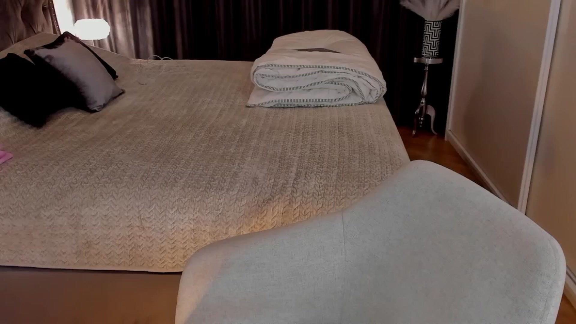 Gallery image thumbnail from LenaRae's myfreecams stream on, 12/22/2025, 01:01 image 16 of 20