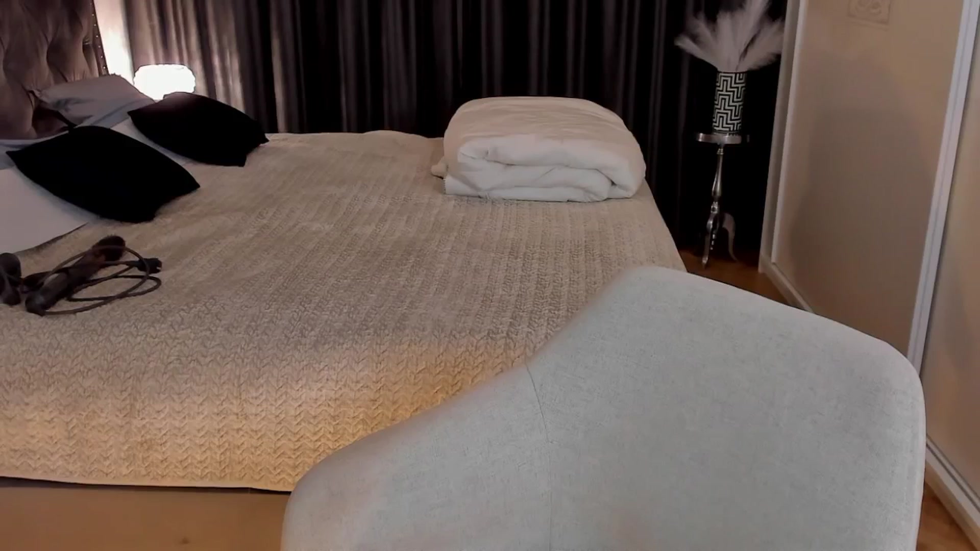 Gallery image thumbnail from LenaRae's myfreecams stream on, 12/27/2025, 24:09 image 6 of 20