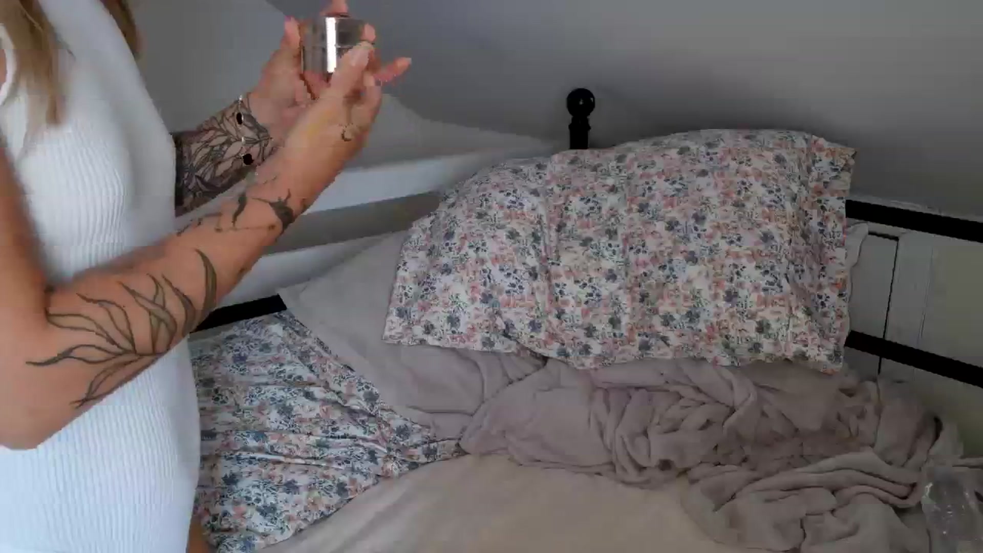 Gallery image thumbnail from Lena_bee's myfreecams stream on, 08/31/2023, 15:02 image 18 of 20