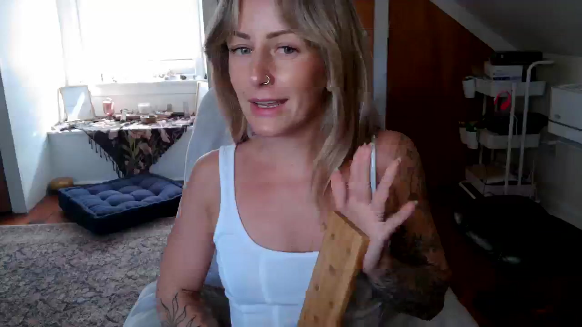 Gallery image thumbnail from Lena_bee's myfreecams stream on, 09/19/2023, 15:55 image 14 of 20