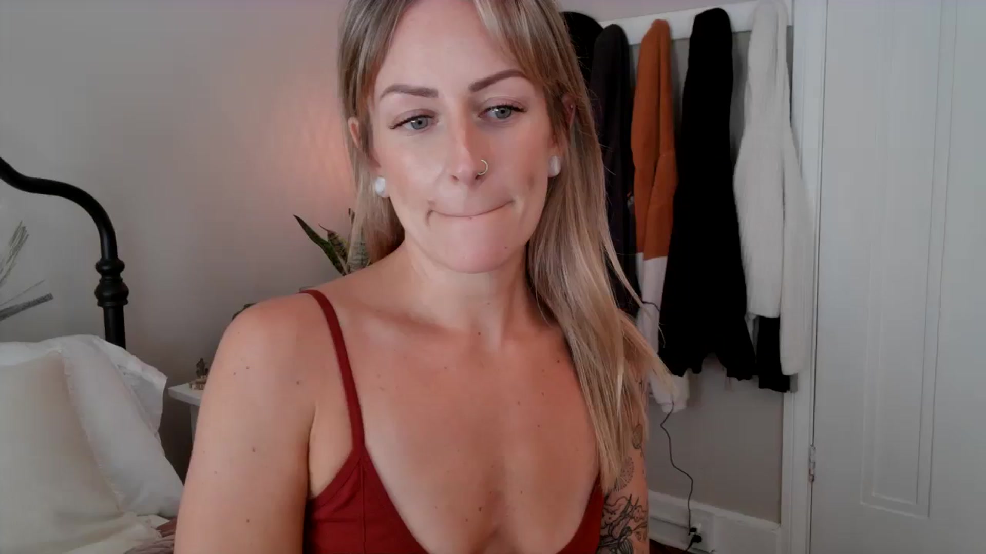 Gallery image thumbnail from Lena_bee's myfreecams stream on, 09/22/2023, 17:14 image 1 of 20