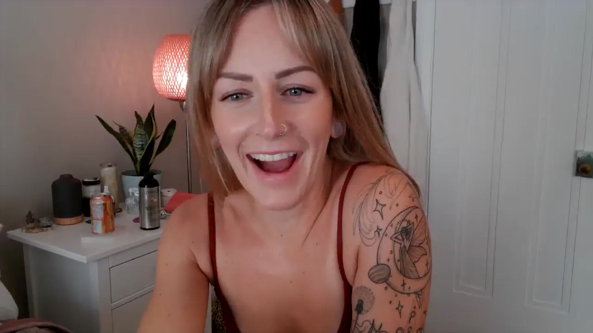 Gallery image thumbnail from Lena_bee's myfreecams stream on, 09/22/2023, 17:14 image 19 of 20