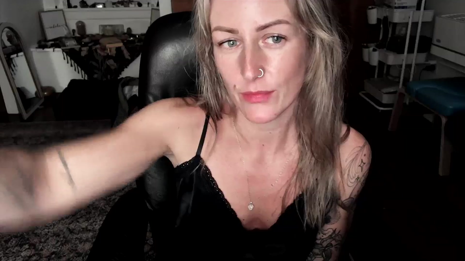 Gallery image thumbnail from Lena_bee's myfreecams stream on, 10/30/2023, 05:19 image 3 of 20