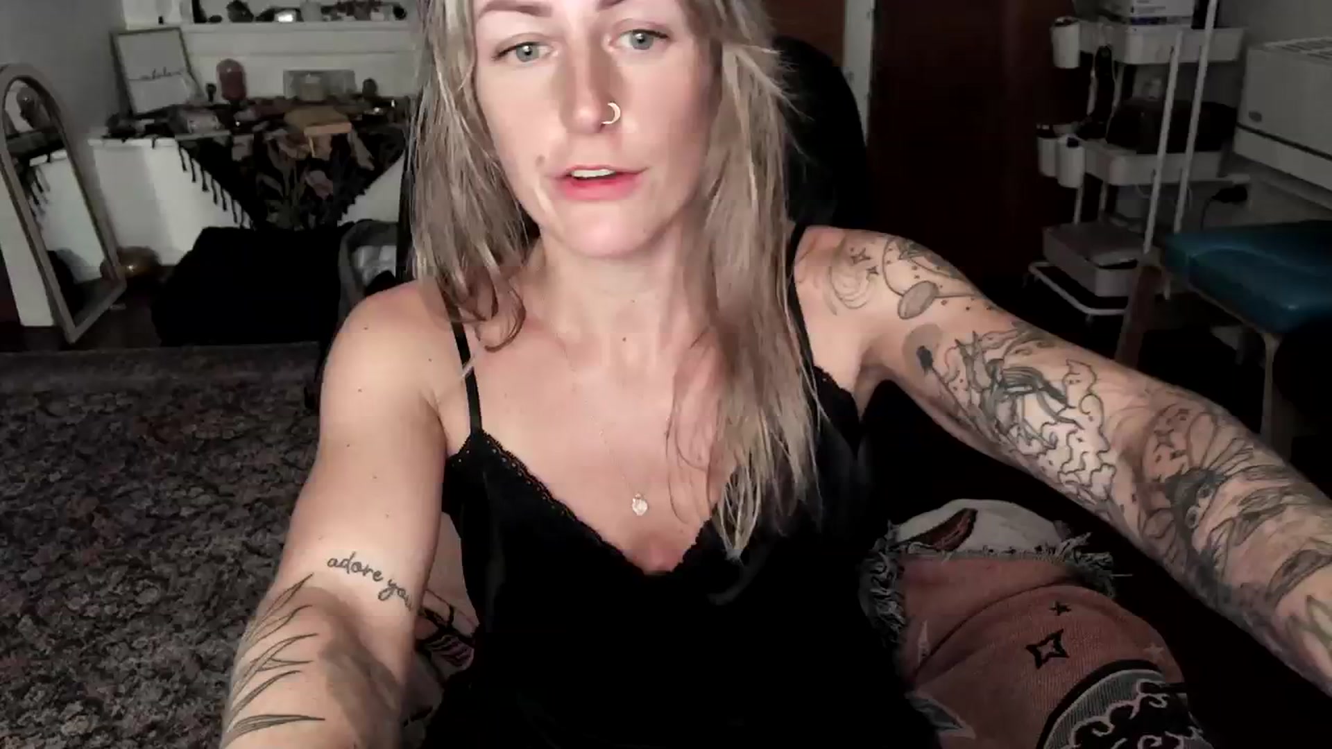Gallery image thumbnail from Lena_bee's myfreecams stream on, 10/30/2023, 05:19 image 1 of 20