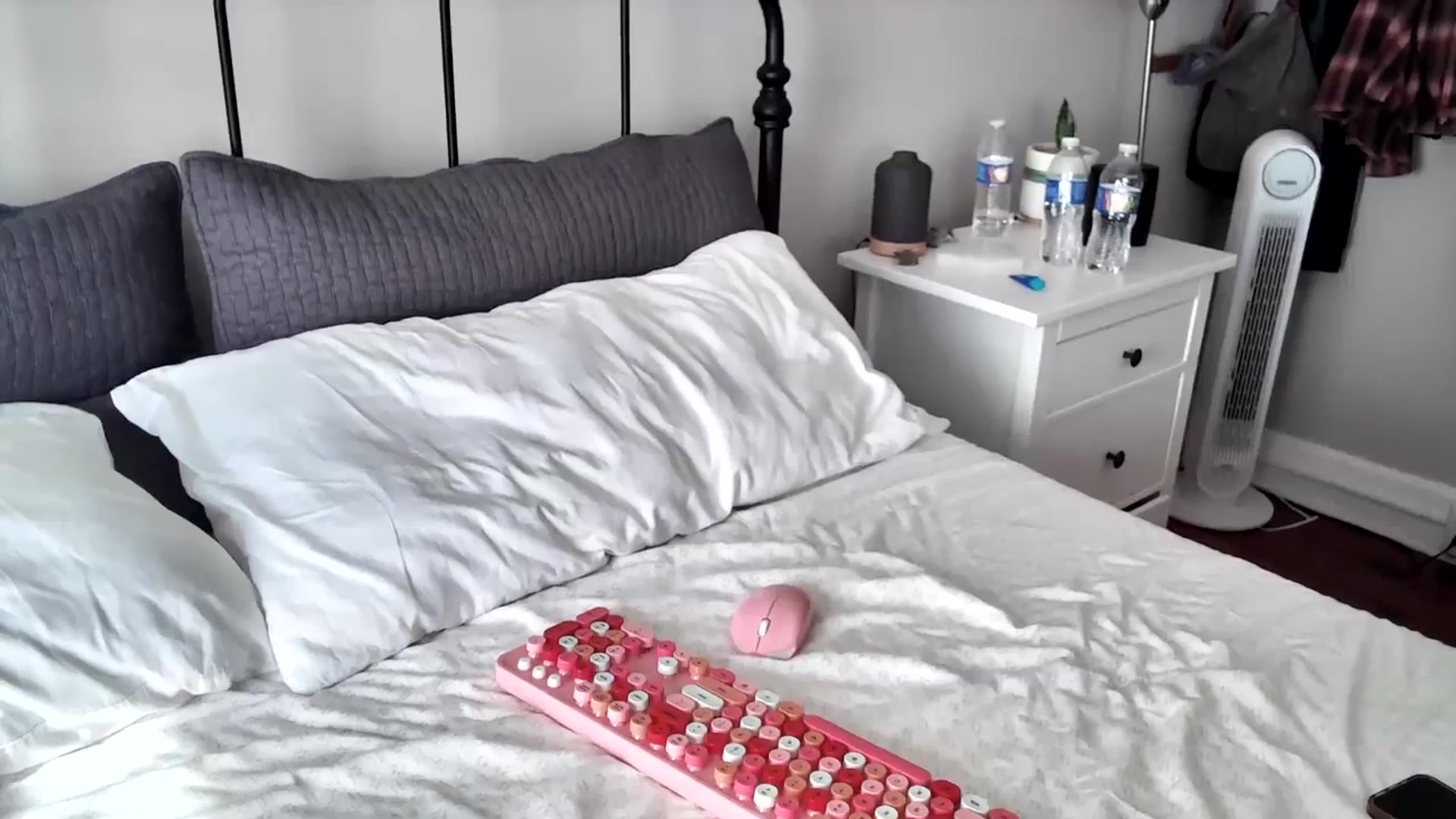 Gallery image thumbnail from Lena_bee's myfreecams stream on, 11/01/2023, 16:48 image 14 of 20
