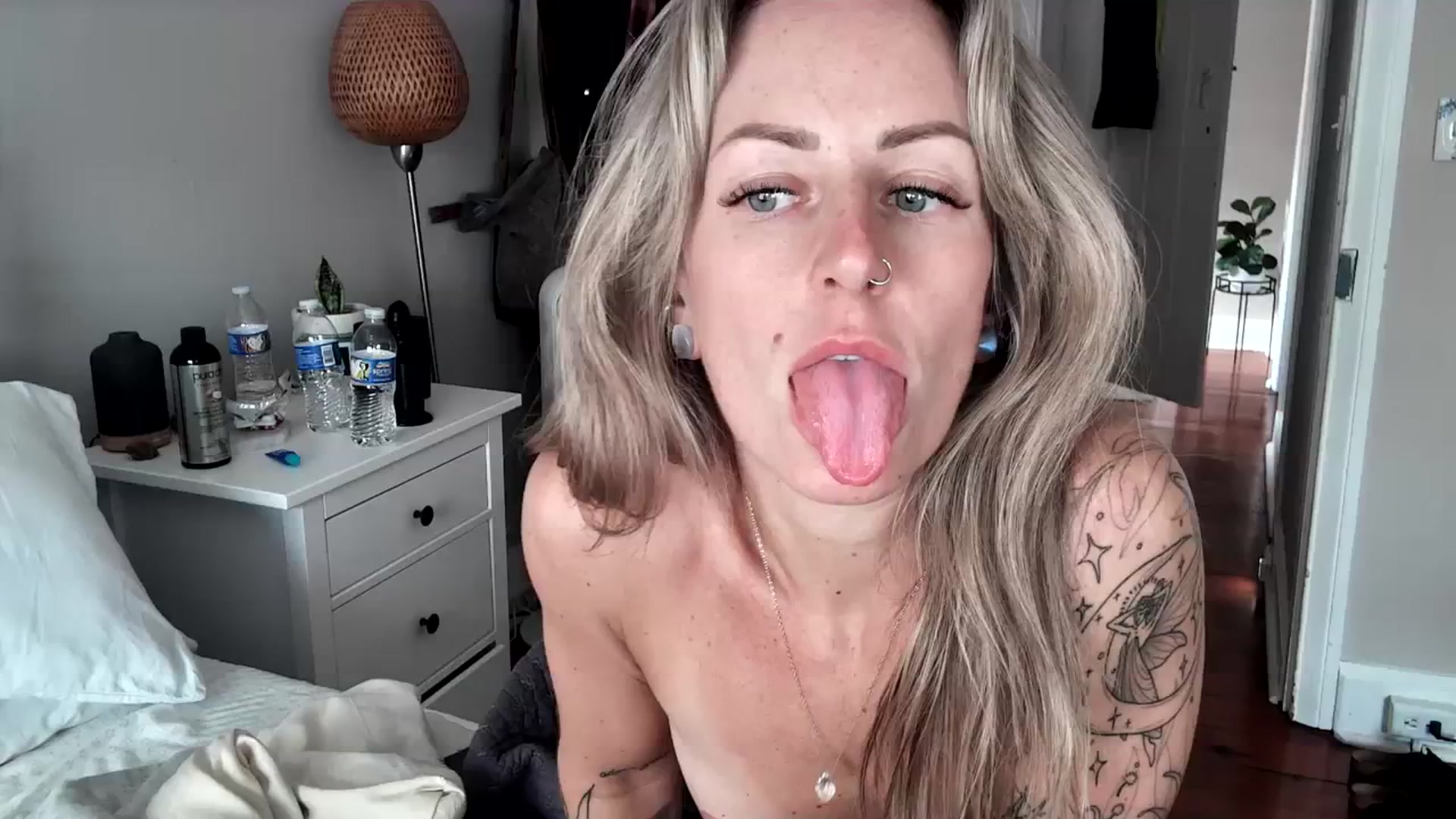 Gallery image thumbnail from Lena_bee's myfreecams stream on, 11/01/2023, 18:17 image 20 of 20