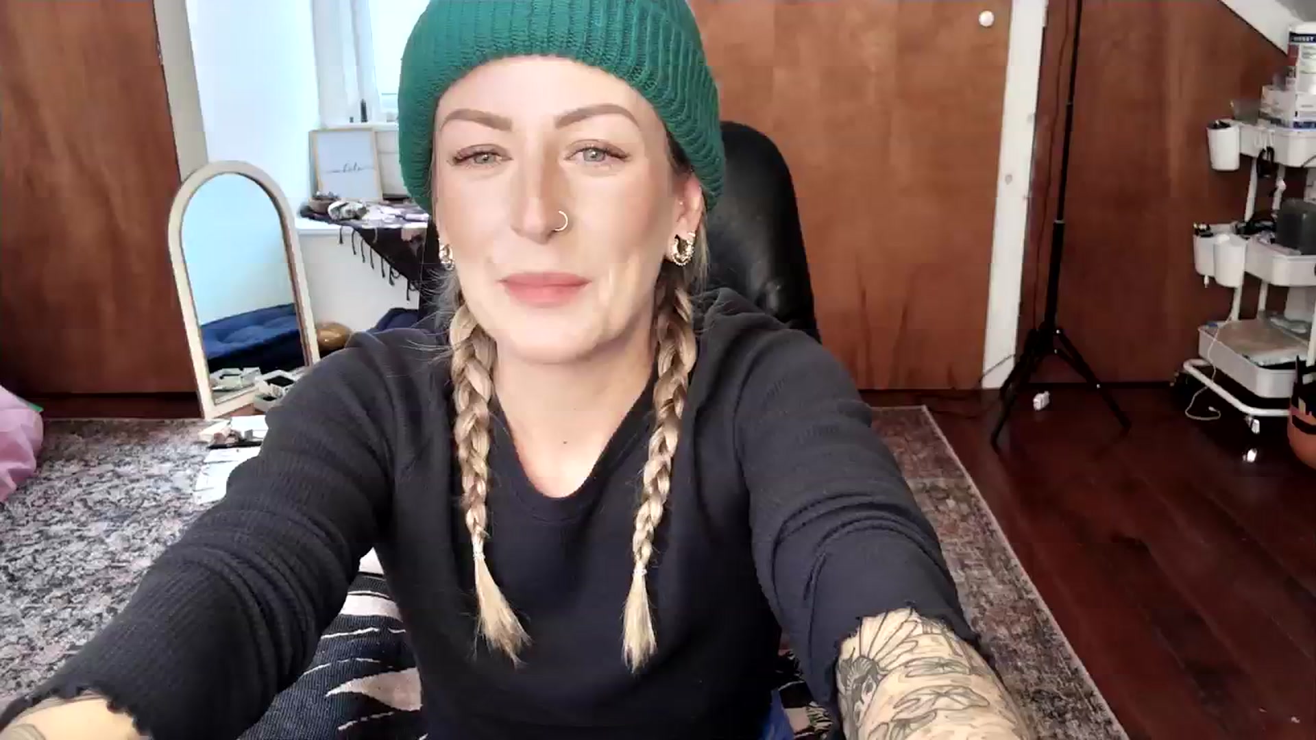 Gallery image thumbnail from Lena_bee's myfreecams stream on, 11/08/2023, 19:34 image 6 of 20