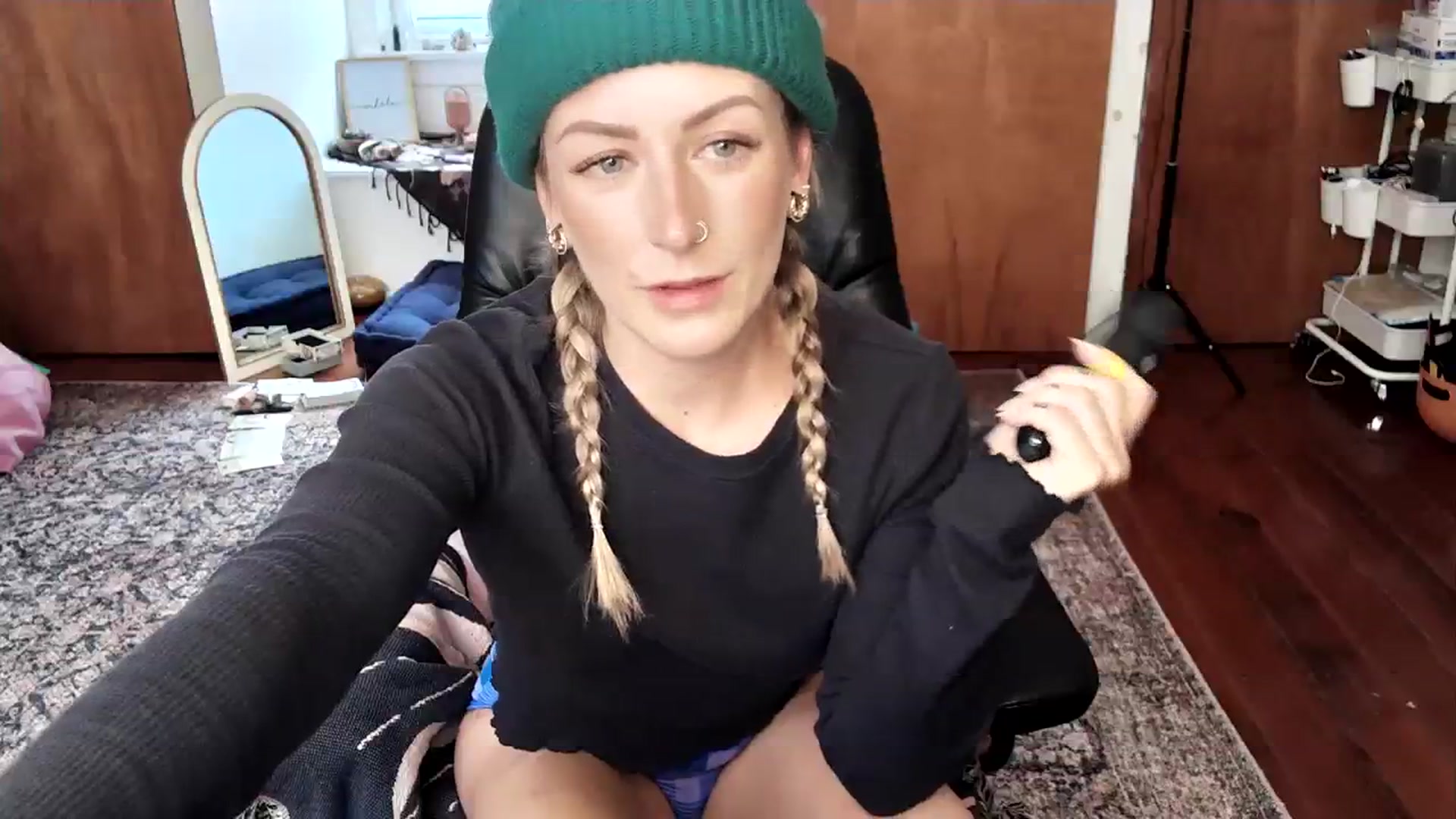 Gallery image thumbnail from Lena_bee's myfreecams stream on, 11/08/2023, 19:34 image 3 of 20