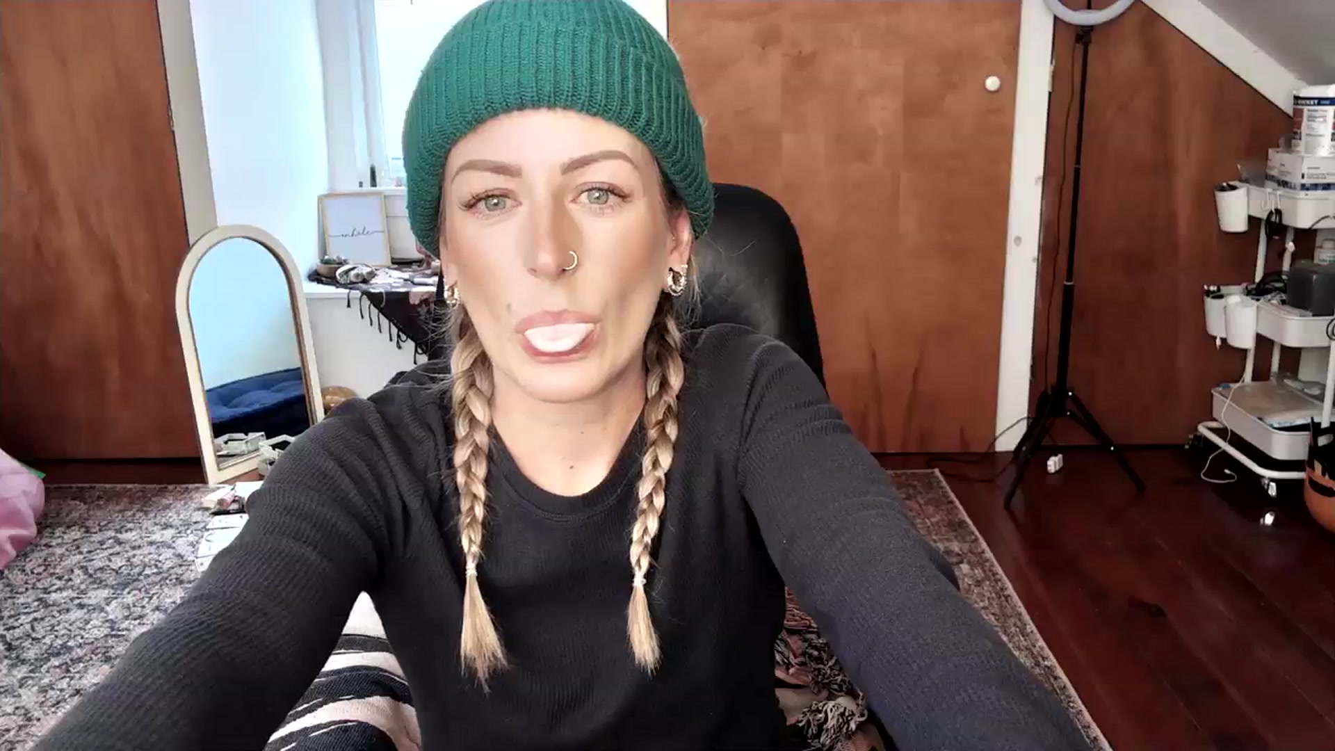Gallery image thumbnail from Lena_bee's myfreecams stream on, 11/08/2023, 19:34 image 4 of 20