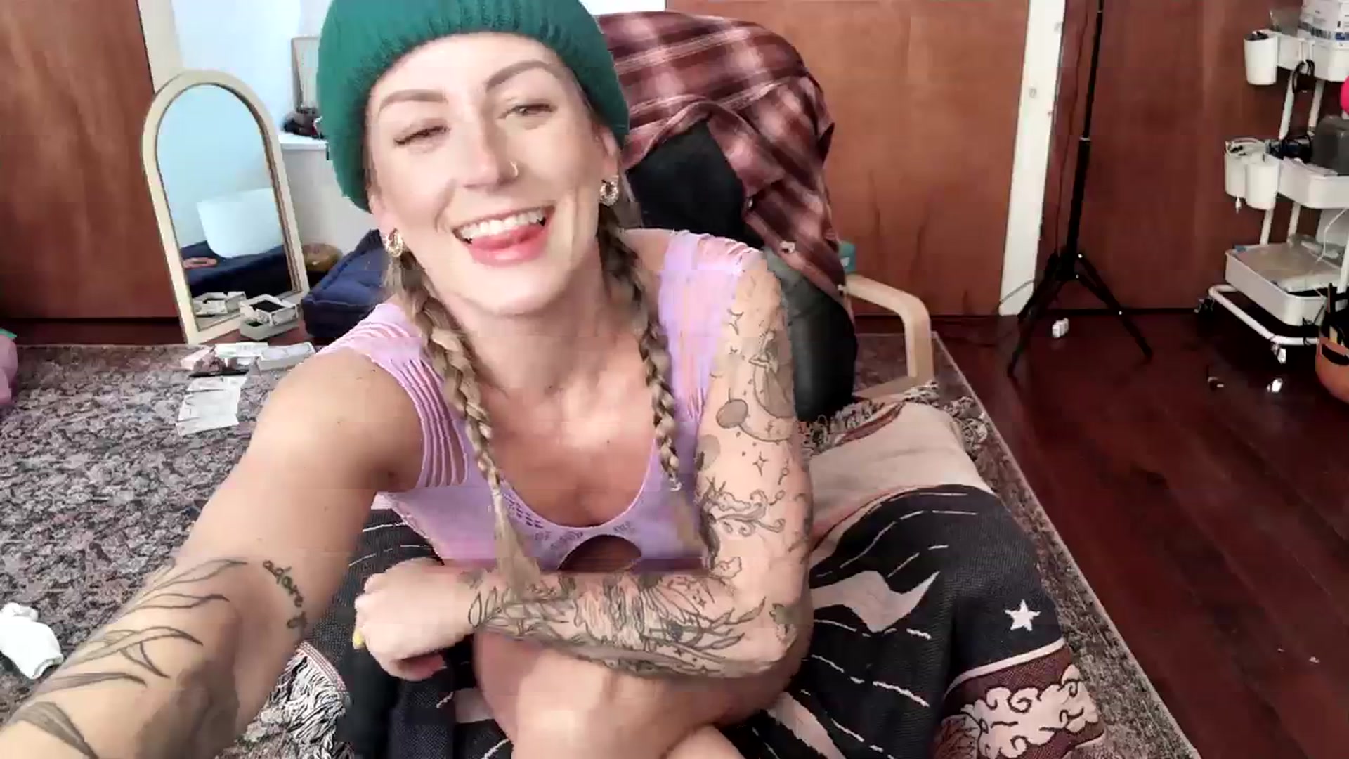 Gallery image thumbnail from Lena_bee's myfreecams stream on, 11/08/2023, 20:49 image 10 of 20
