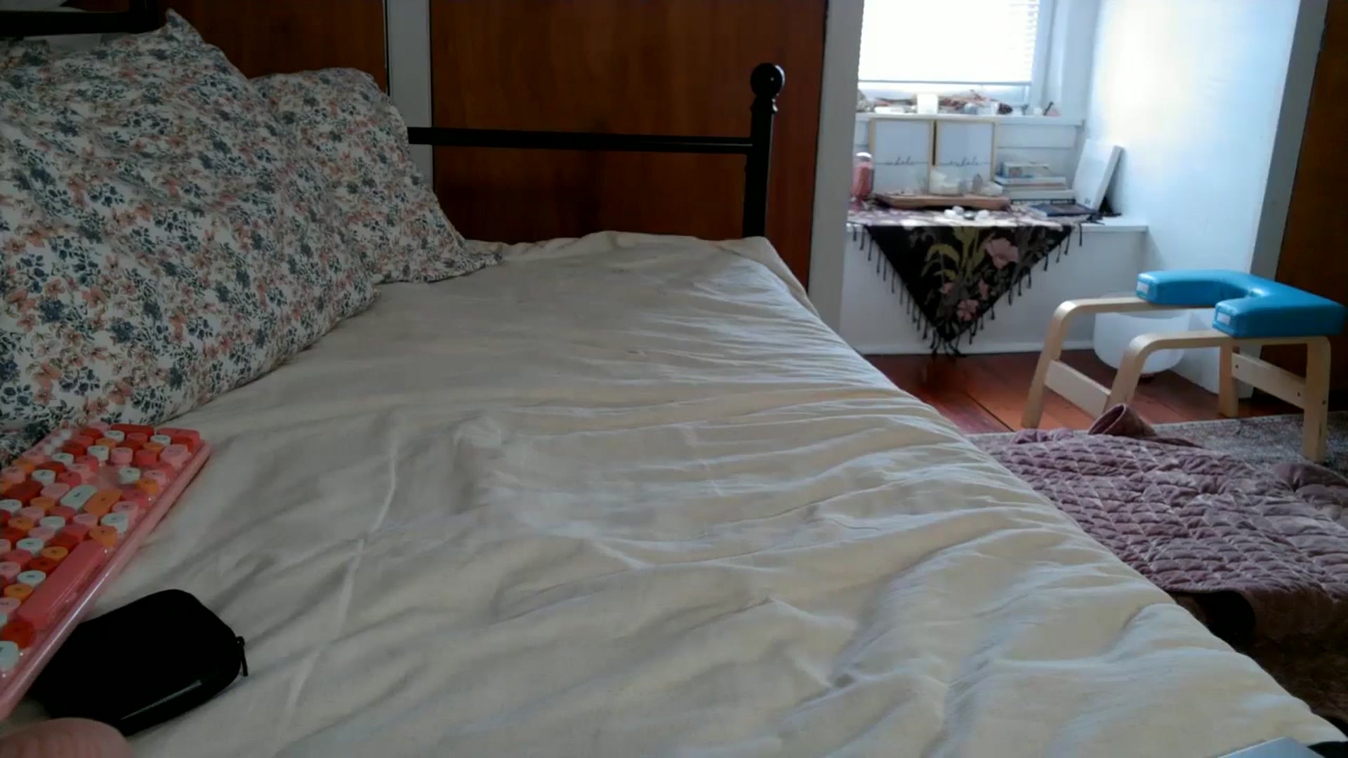 Gallery image thumbnail from Lena_bee's myfreecams stream on, 12/06/2023, 20:03 image 9 of 20