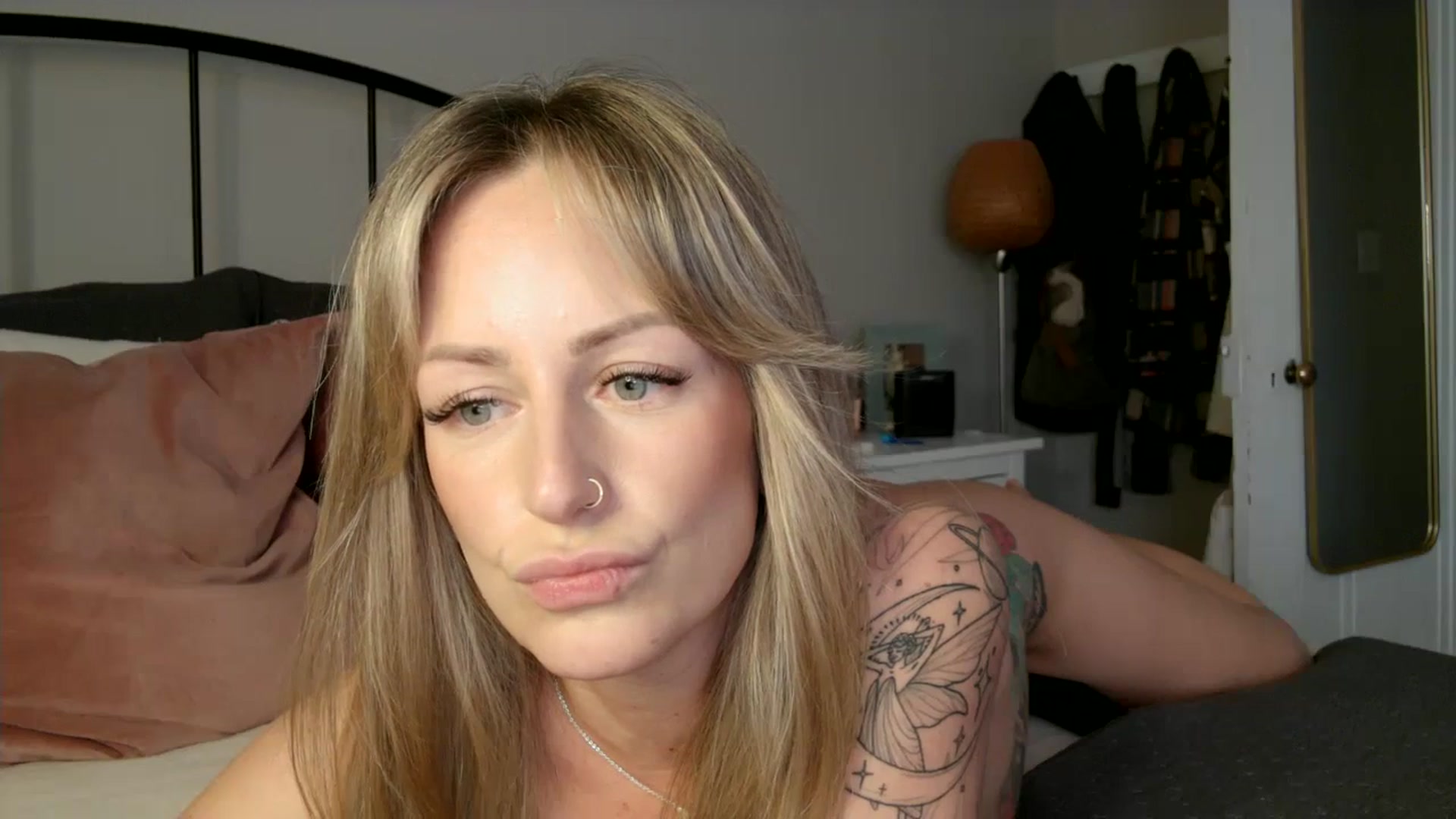 Gallery image thumbnail from Lena_bee's myfreecams stream on, 12/20/2023, 20:20 image 18 of 20