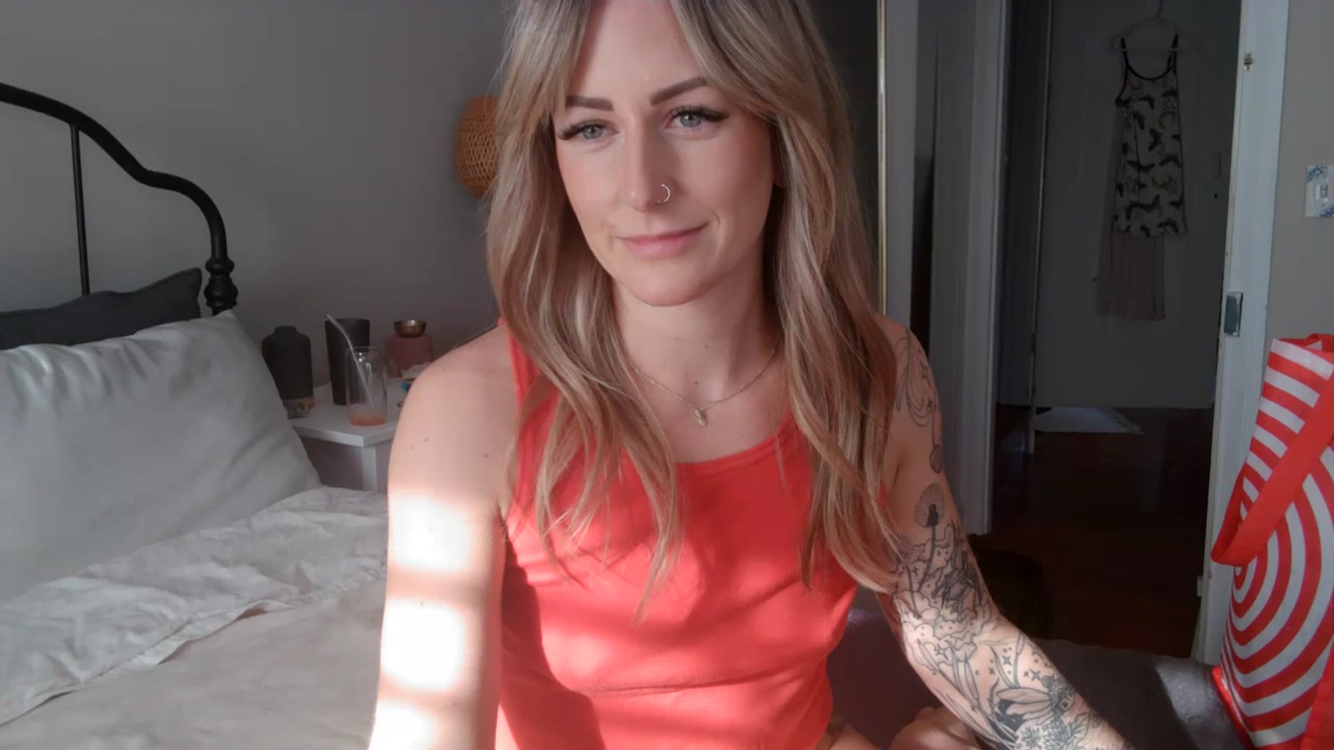 Gallery image thumbnail from Lena_bee's myfreecams stream on, 01/02/2024, 18:52 image 2 of 20