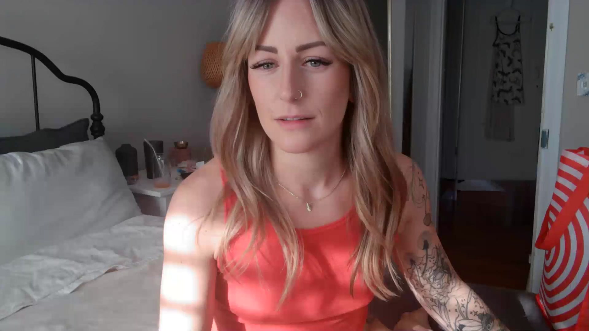 Gallery image thumbnail from Lena_bee's myfreecams stream on, 01/02/2024, 18:52 image 1 of 20