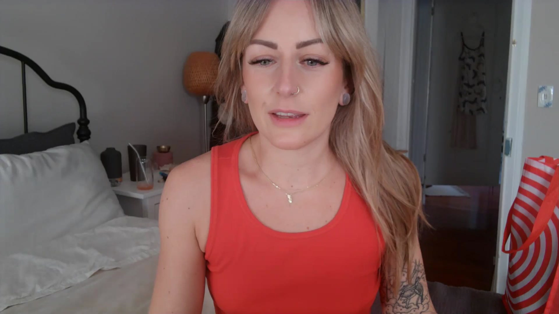 Gallery image thumbnail from Lena_bee's myfreecams stream on, 01/02/2024, 18:52 image 10 of 20