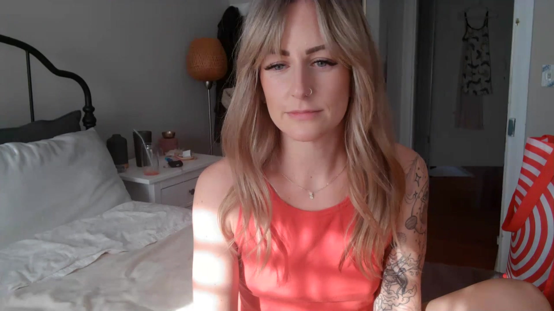 Gallery image thumbnail from Lena_bee's myfreecams stream on, 01/02/2024, 18:52 image 3 of 20