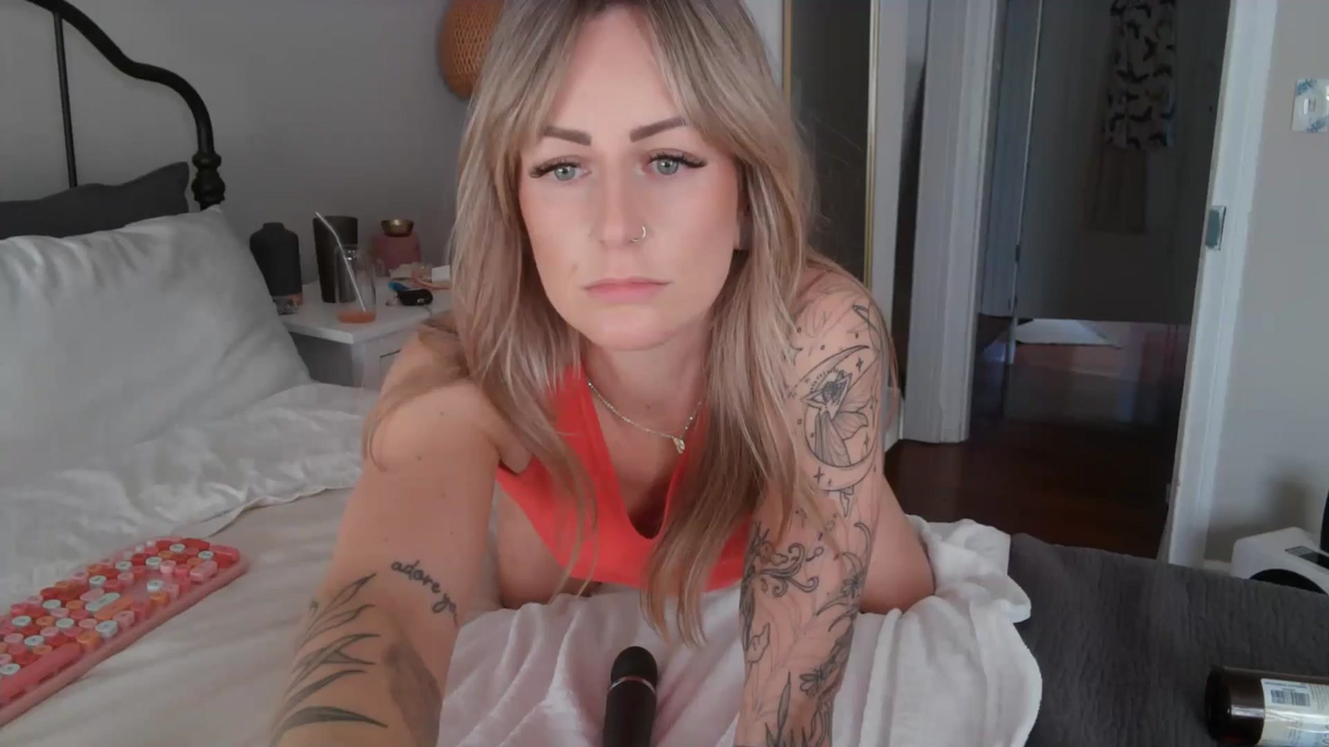 Gallery image thumbnail from Lena_bee's myfreecams stream on, 01/02/2024, 19:16 image 12 of 20