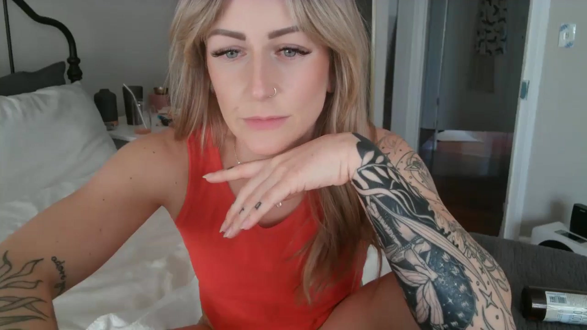 Gallery image thumbnail from Lena_bee's myfreecams stream on, 01/02/2024, 19:16 image 3 of 20