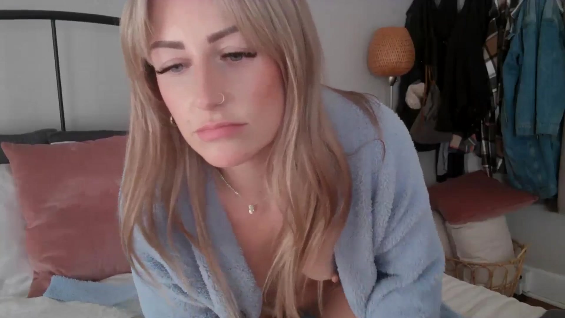 Gallery image thumbnail from Lena_bee's myfreecams stream on, 01/03/2024, 20:05 image 3 of 20