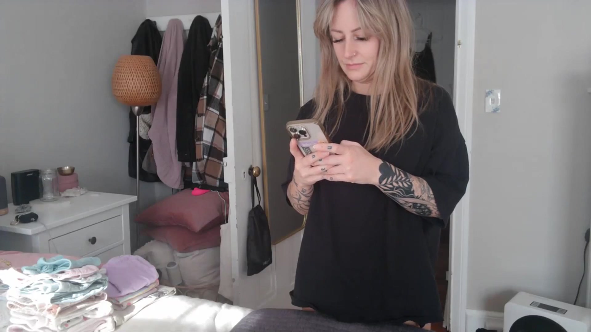 Gallery image thumbnail from Lena_bee's myfreecams stream on, 01/05/2024, 18:56 image 2 of 20