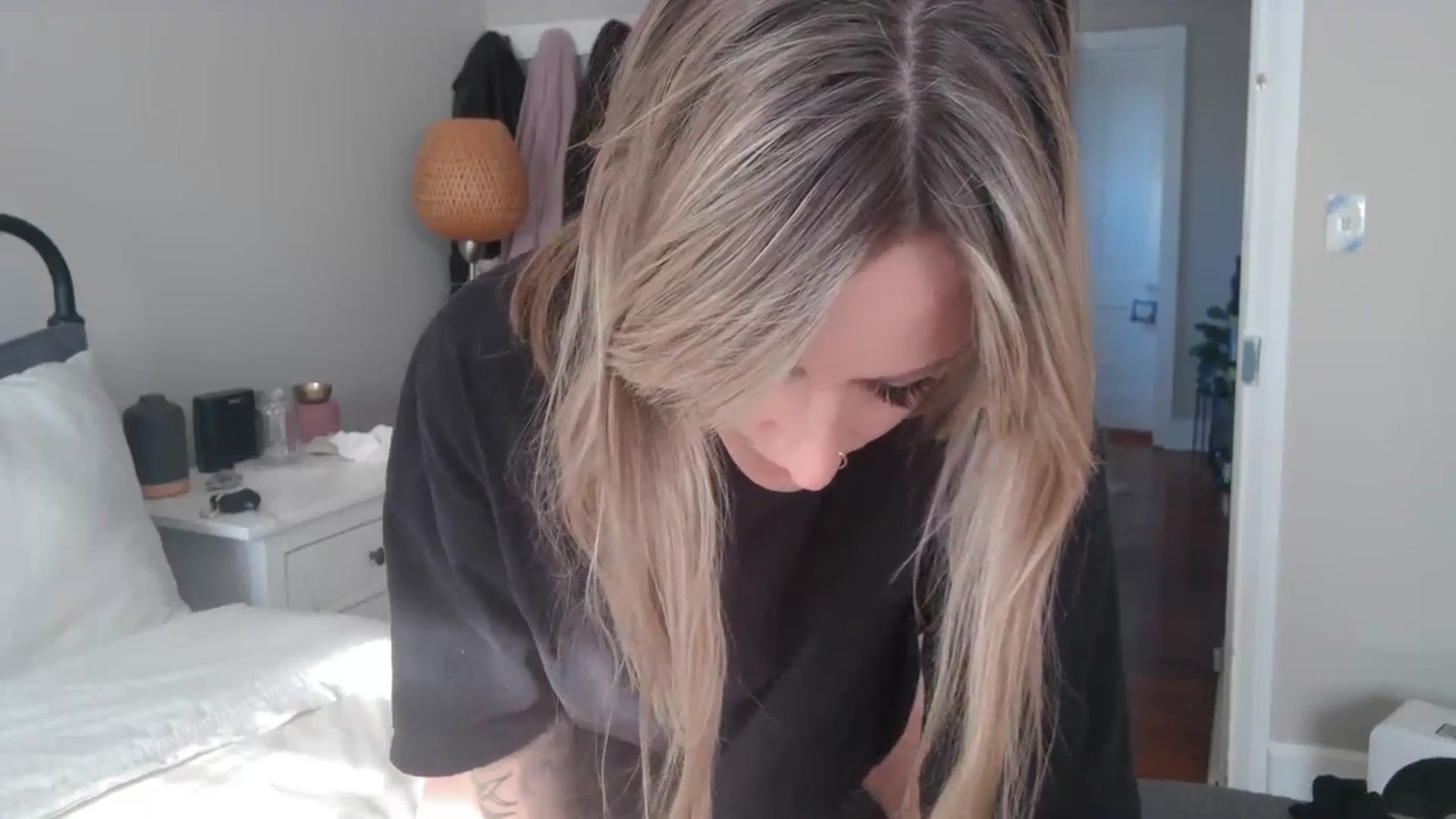 Gallery image thumbnail from Lena_bee's myfreecams stream on, 01/05/2024, 18:56 image 4 of 20
