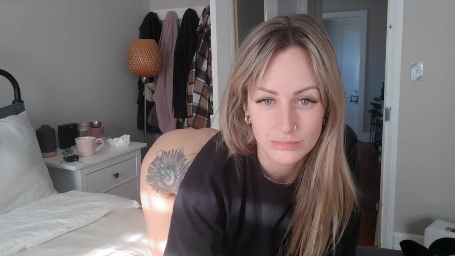 Gallery image thumbnail from Lena_bee's myfreecams stream on, 01/05/2024, 18:56 image 9 of 20