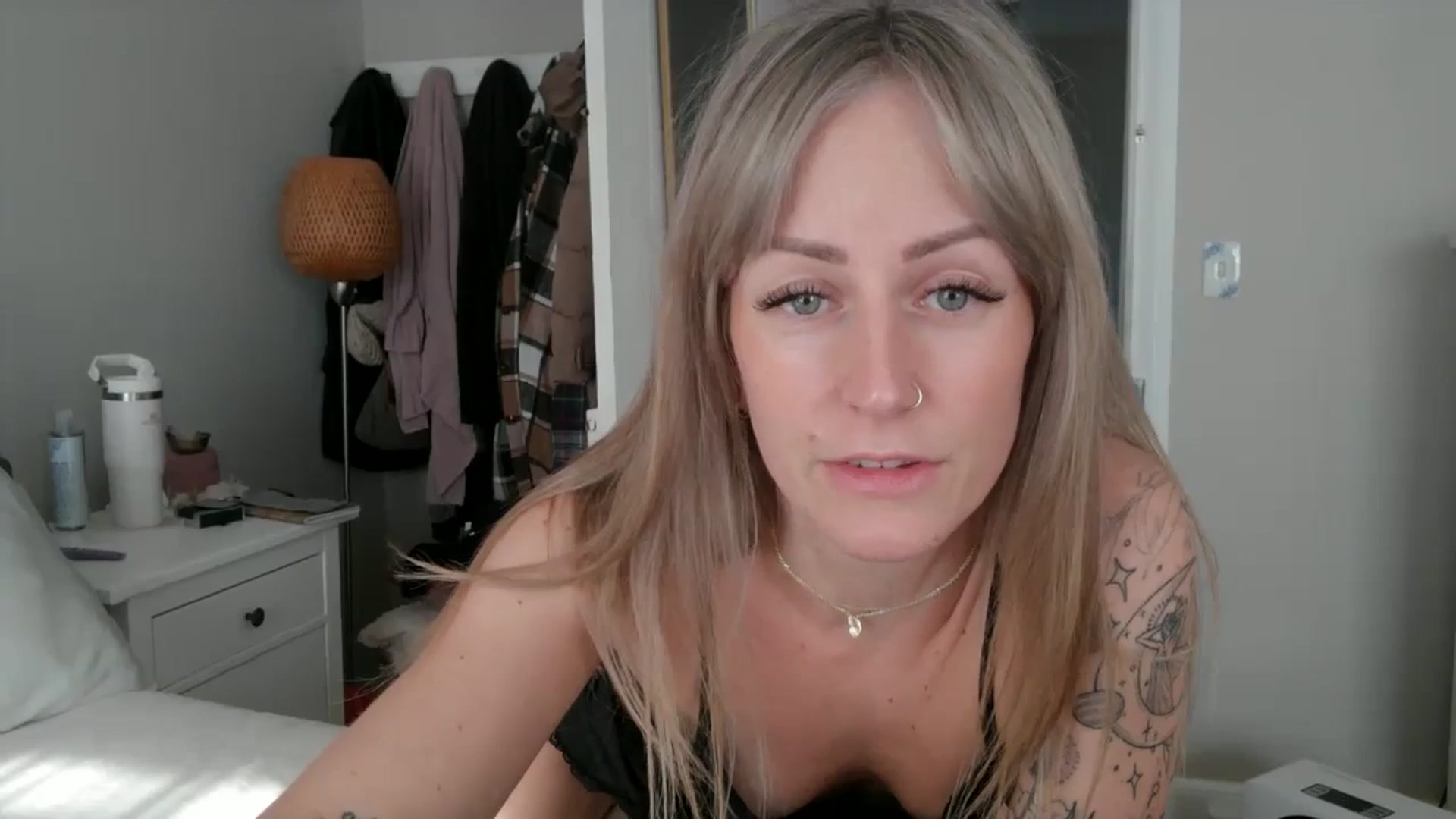 Gallery image thumbnail from Lena_bee's myfreecams stream on, 01/11/2024, 17:33 image 18 of 20
