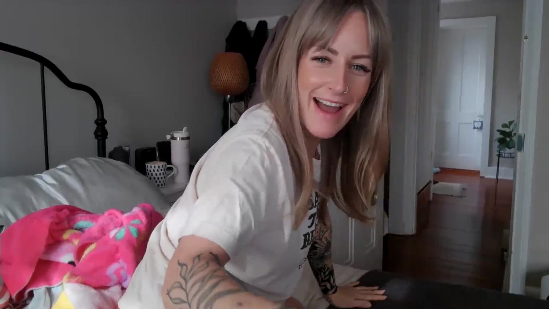 Gallery image thumbnail from Lena_bee's myfreecams stream on, 01/12/2024, 18:19 image 3 of 20