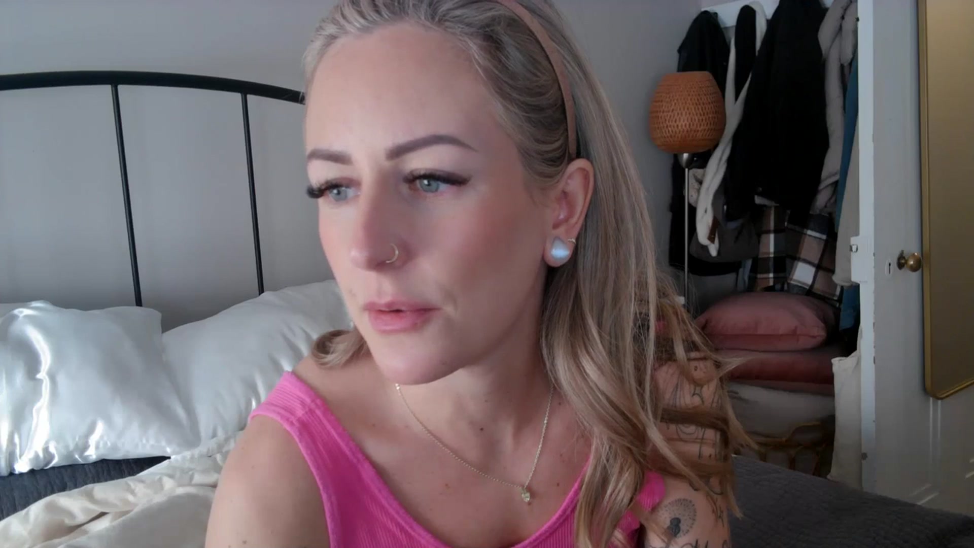 Gallery image thumbnail from Lena_bee's myfreecams stream on, 01/23/2024, 17:38 image 10 of 20