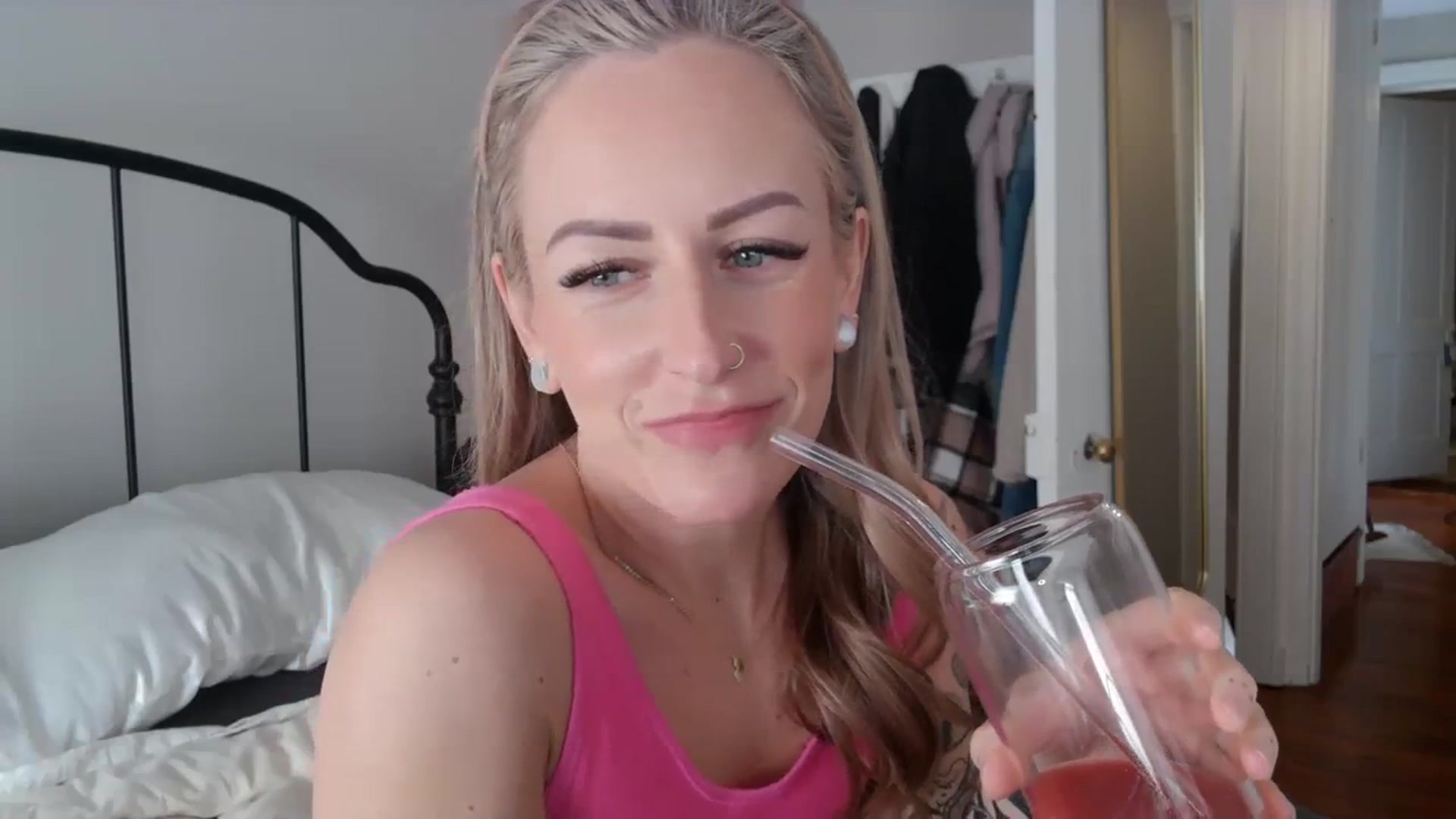 Gallery image thumbnail from Lena_bee's myfreecams stream on, 01/23/2024, 17:38 image 14 of 20