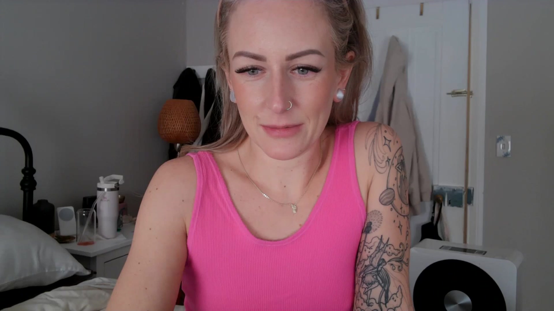 Gallery image thumbnail from Lena_bee's myfreecams stream on, 01/23/2024, 18:55 image 10 of 20