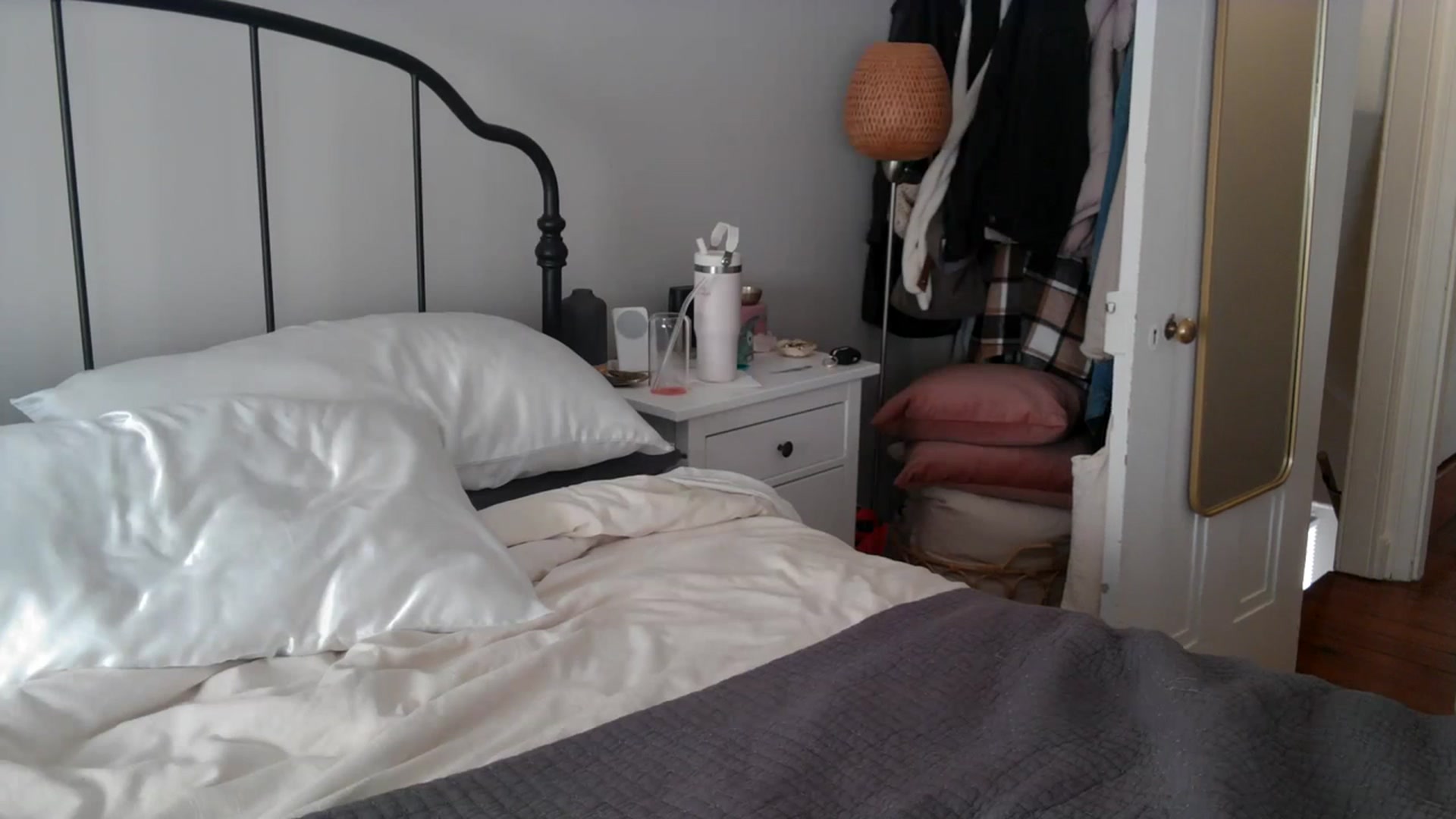 Gallery image thumbnail from Lena_bee's myfreecams stream on, 01/23/2024, 20:15 image 10 of 20
