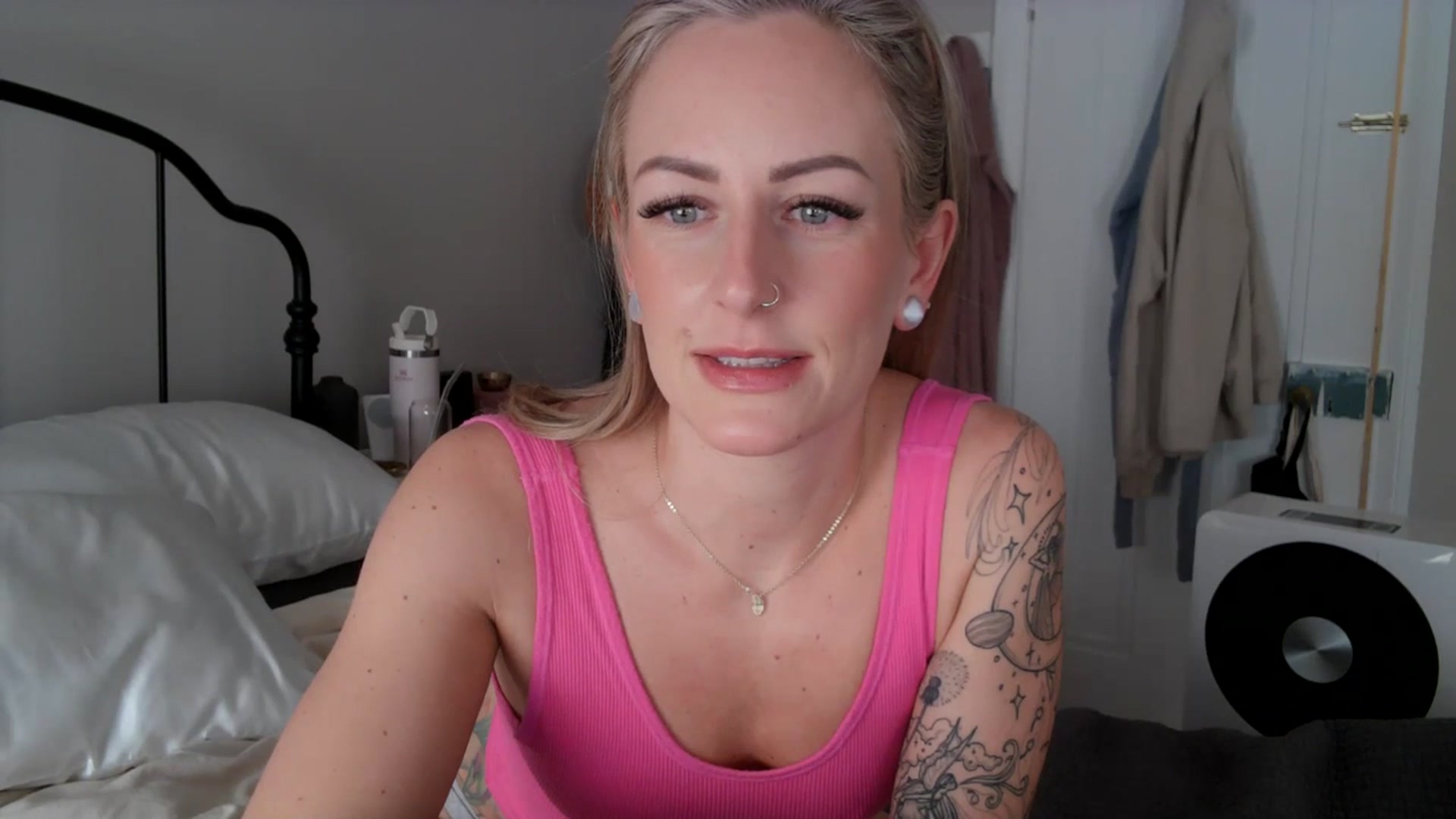 Gallery image thumbnail from Lena_bee's myfreecams stream on, 01/23/2024, 20:15 image 16 of 20