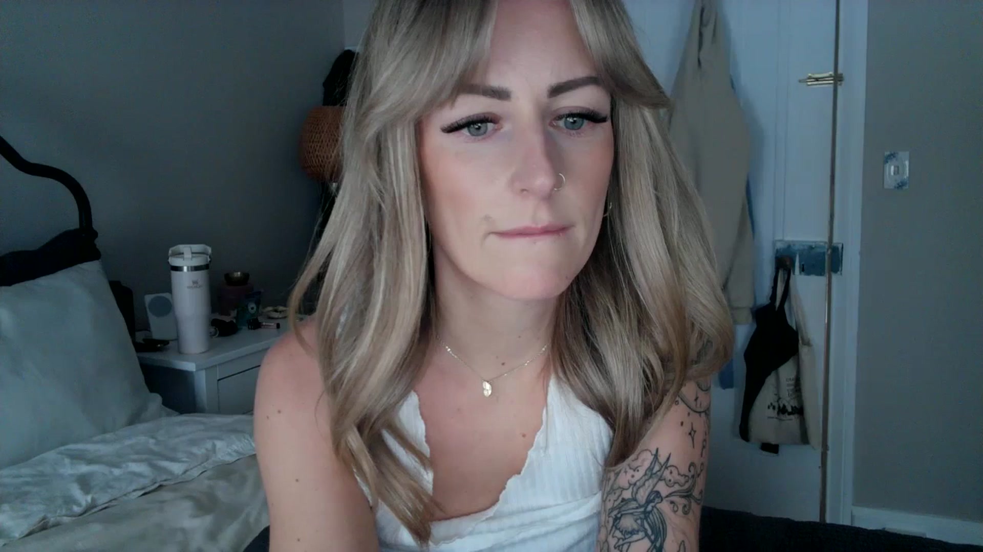 Gallery image thumbnail from Lena_bee's myfreecams stream on, 01/24/2024, 17:29 image 16 of 20