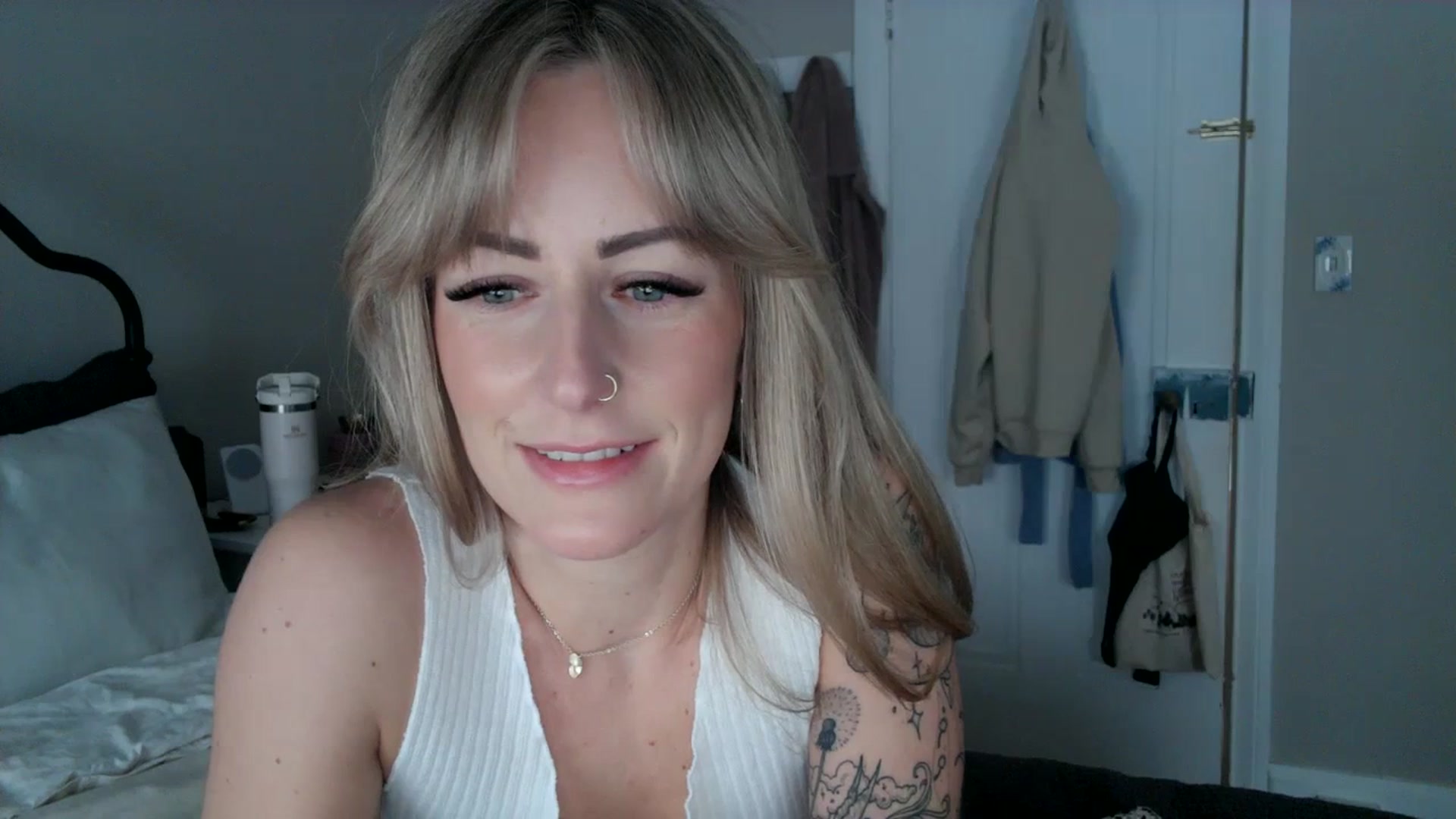 Gallery image thumbnail from Lena_bee's myfreecams stream on, 01/24/2024, 17:29 image 19 of 20
