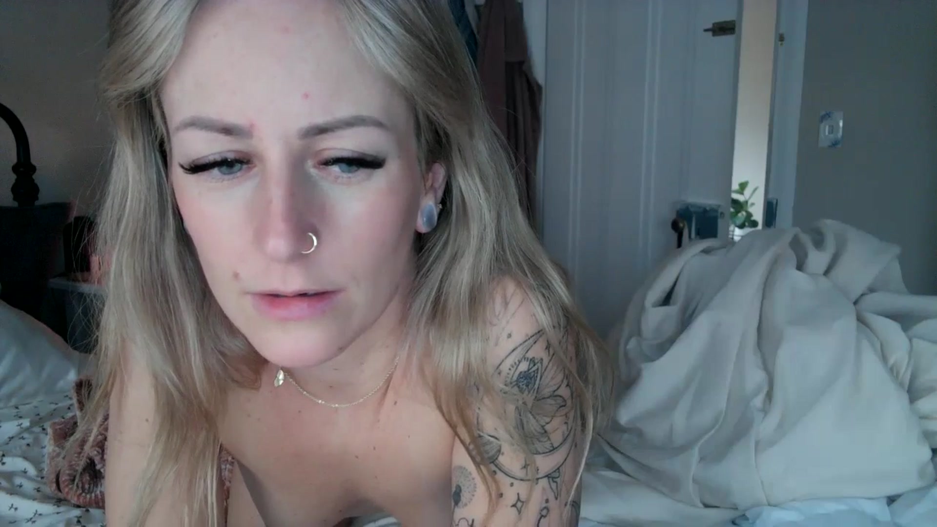 Gallery image thumbnail from Lena_bee's myfreecams stream on, 02/01/2024, 20:38 image 13 of 20
