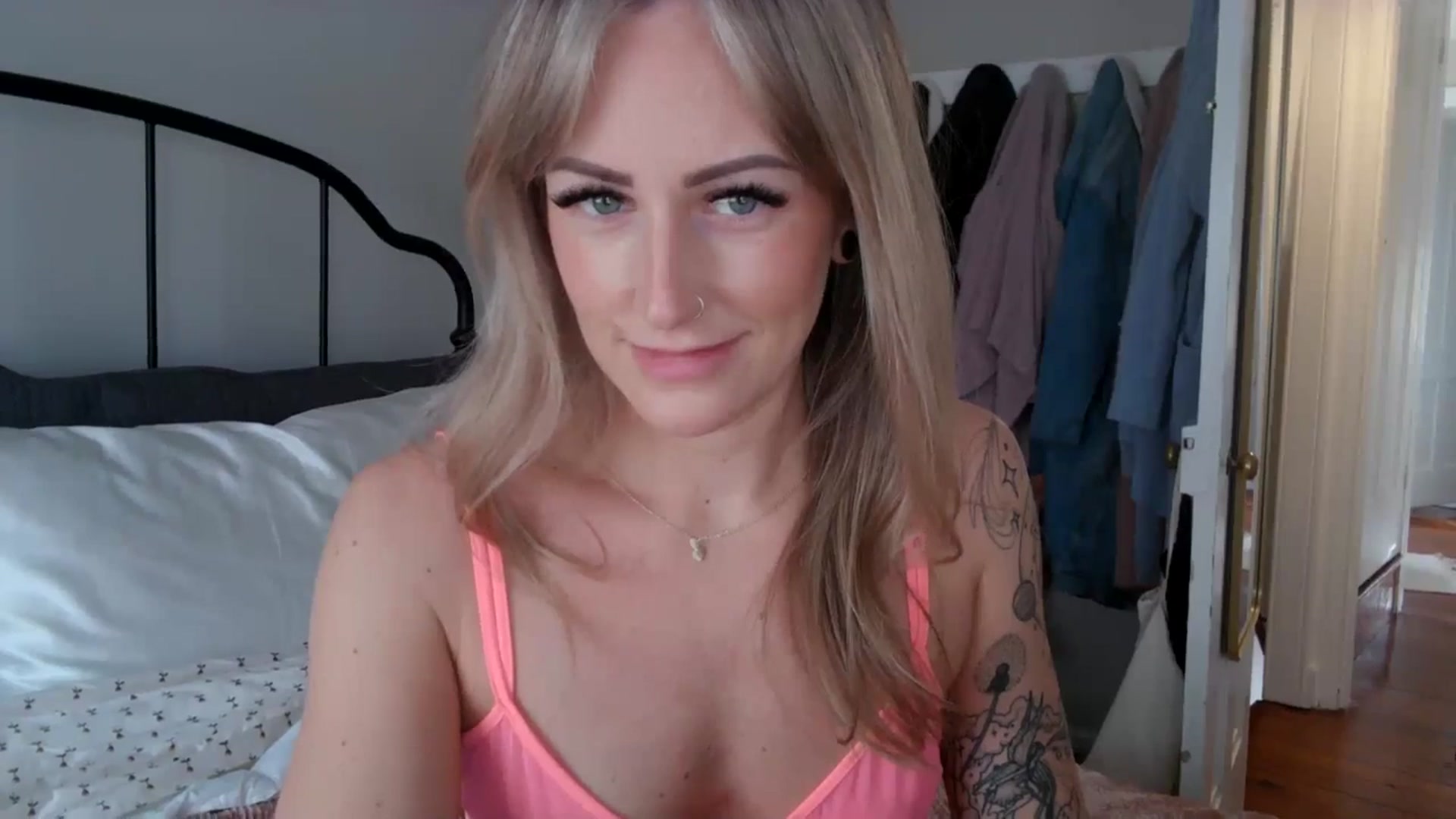 Gallery image thumbnail from Lena_bee's myfreecams stream on, 02/02/2024, 18:43 image 9 of 20