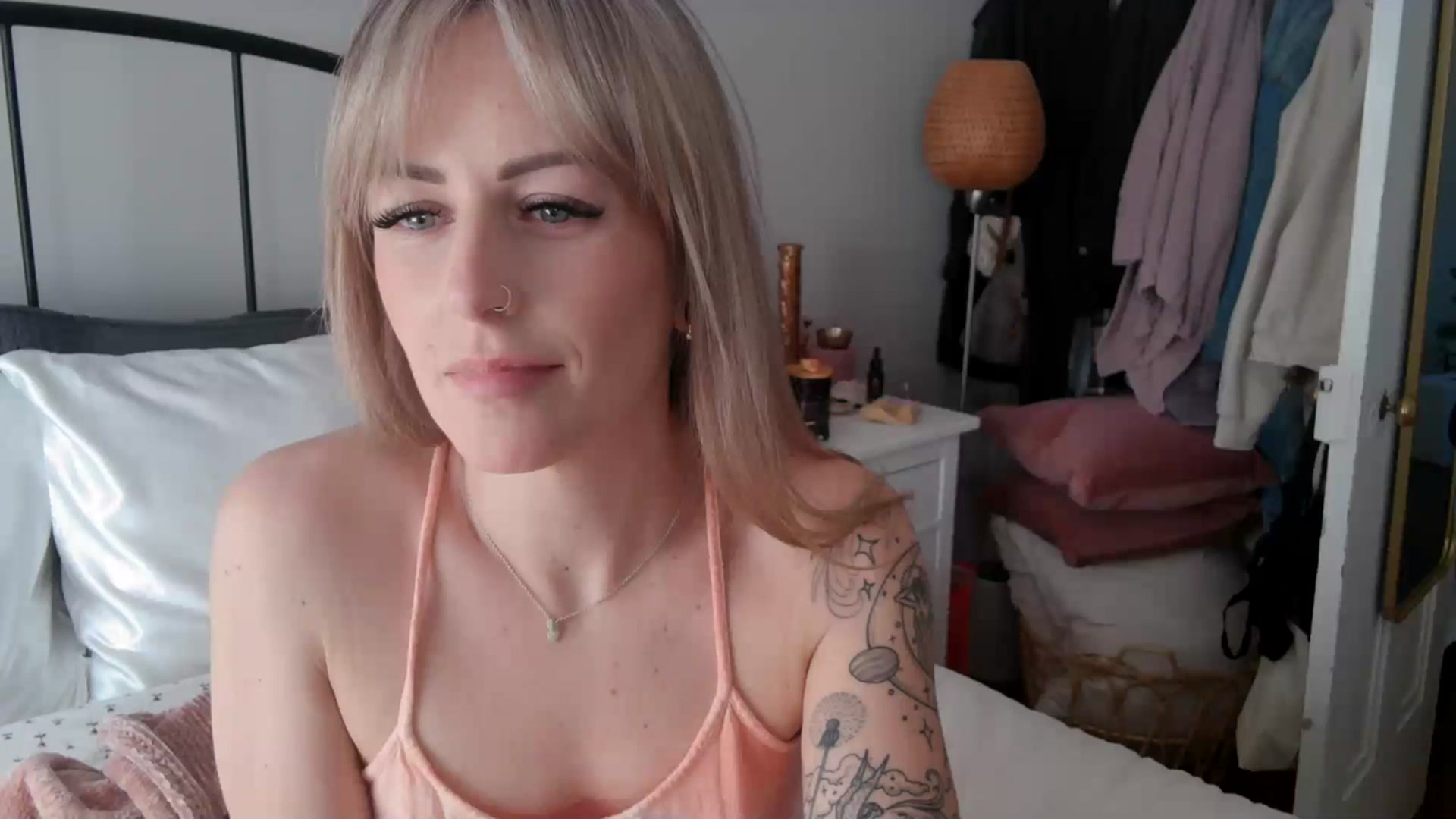 Gallery image thumbnail from Lena_bee's myfreecams stream on, 02/07/2024, 17:06 image 8 of 20
