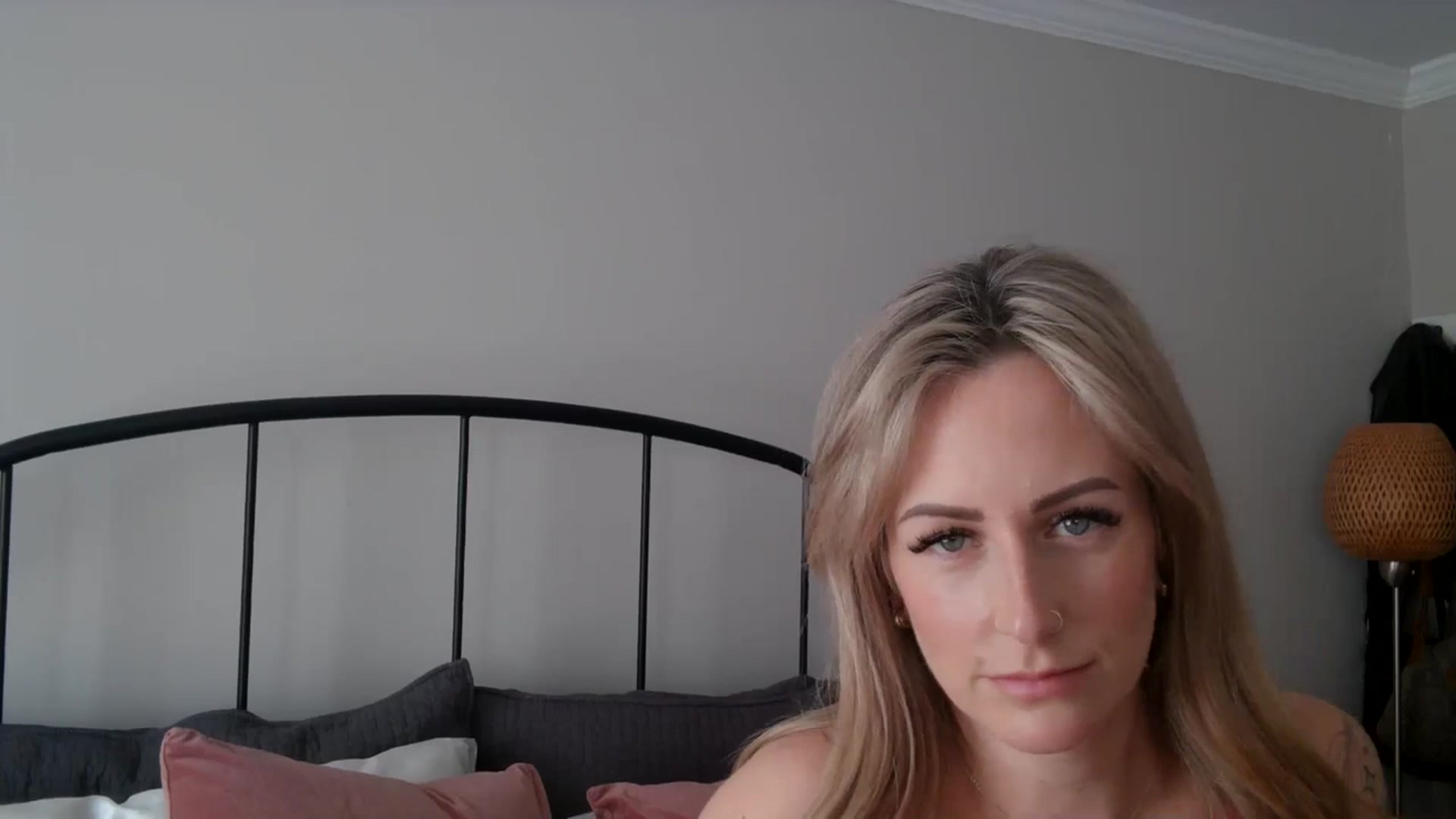 Gallery image thumbnail from Lena_bee's myfreecams stream on, 02/14/2024, 19:12 image 11 of 20