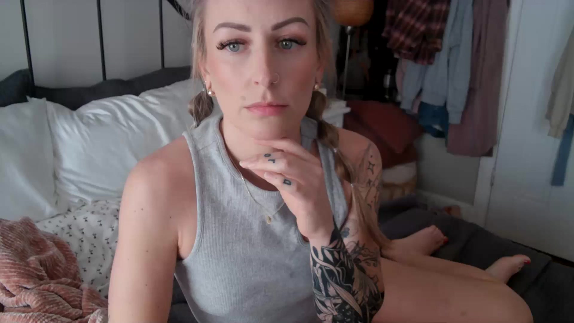 Gallery image thumbnail from Lena_bee's myfreecams stream on, 02/16/2024, 20:06 image 1 of 20