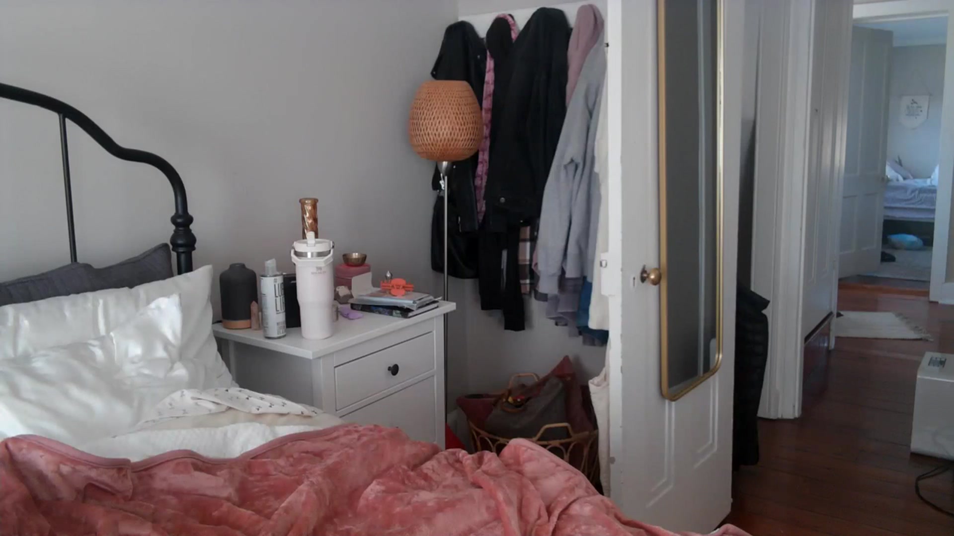 Gallery image thumbnail from Lena_bee's myfreecams stream on, 02/25/2024, 19:36 image 4 of 20