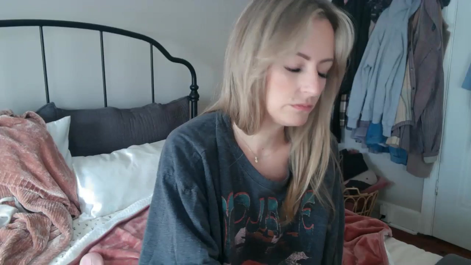 Gallery image thumbnail from Lena_bee's myfreecams stream on, 02/26/2024, 17:09 image 9 of 20