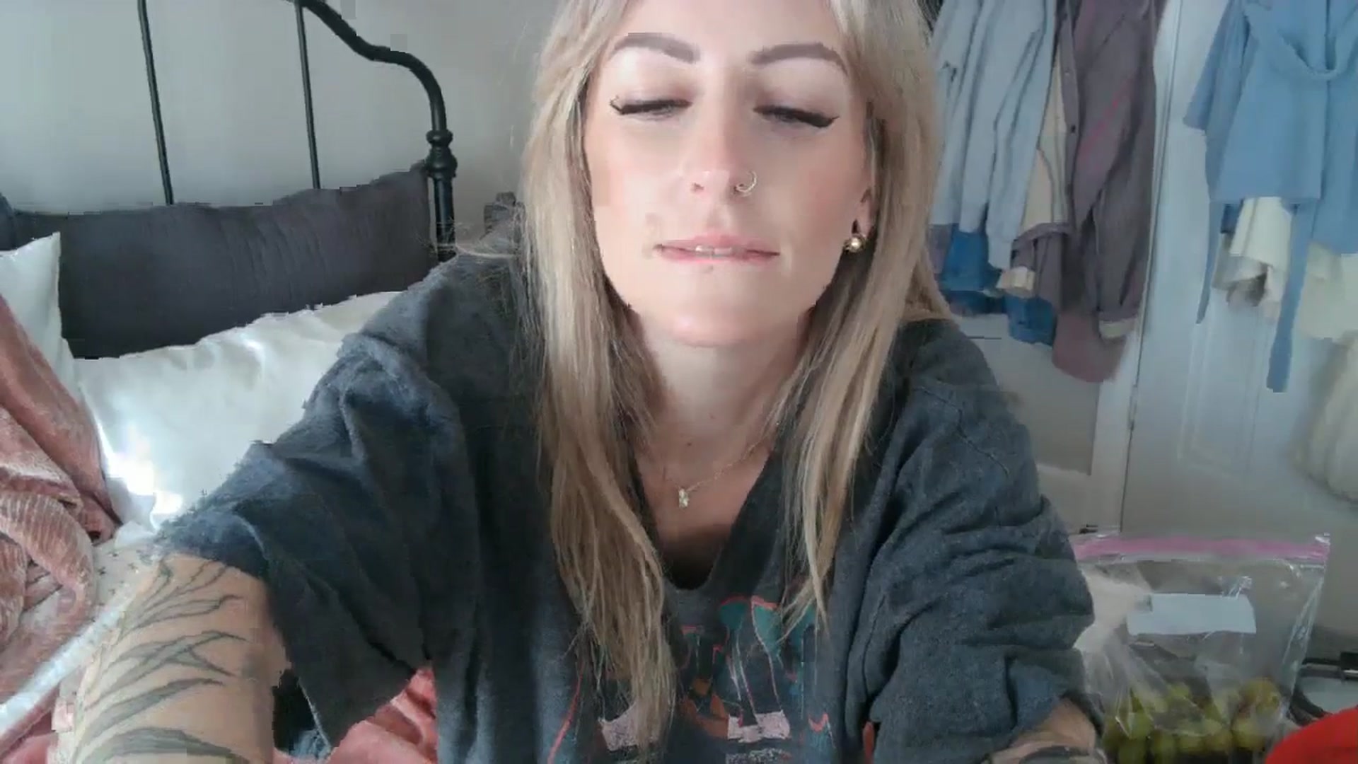 Gallery image thumbnail from Lena_bee's myfreecams stream on, 02/26/2024, 17:09 image 16 of 20