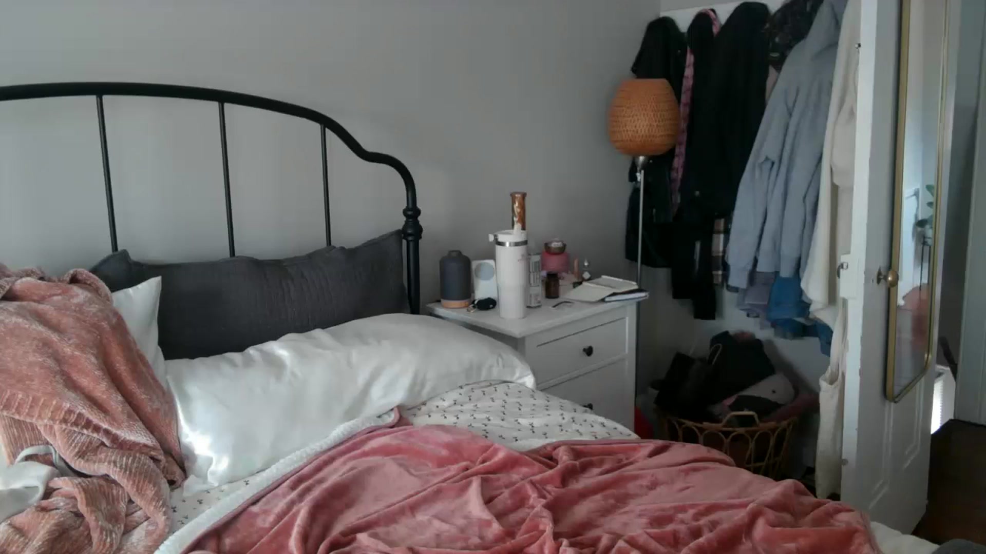 Gallery image thumbnail from Lena_bee's myfreecams stream on, 02/26/2024, 17:09 image 5 of 20